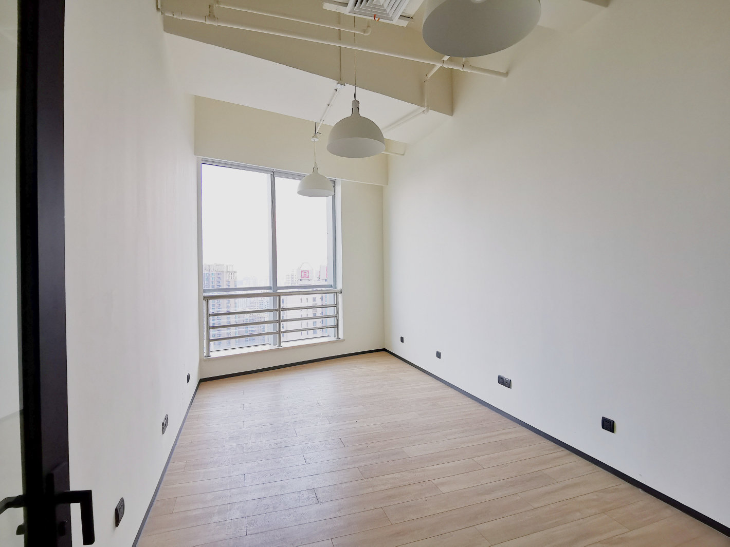 日月光中心黄浦 日月光中心 470平米 简装修