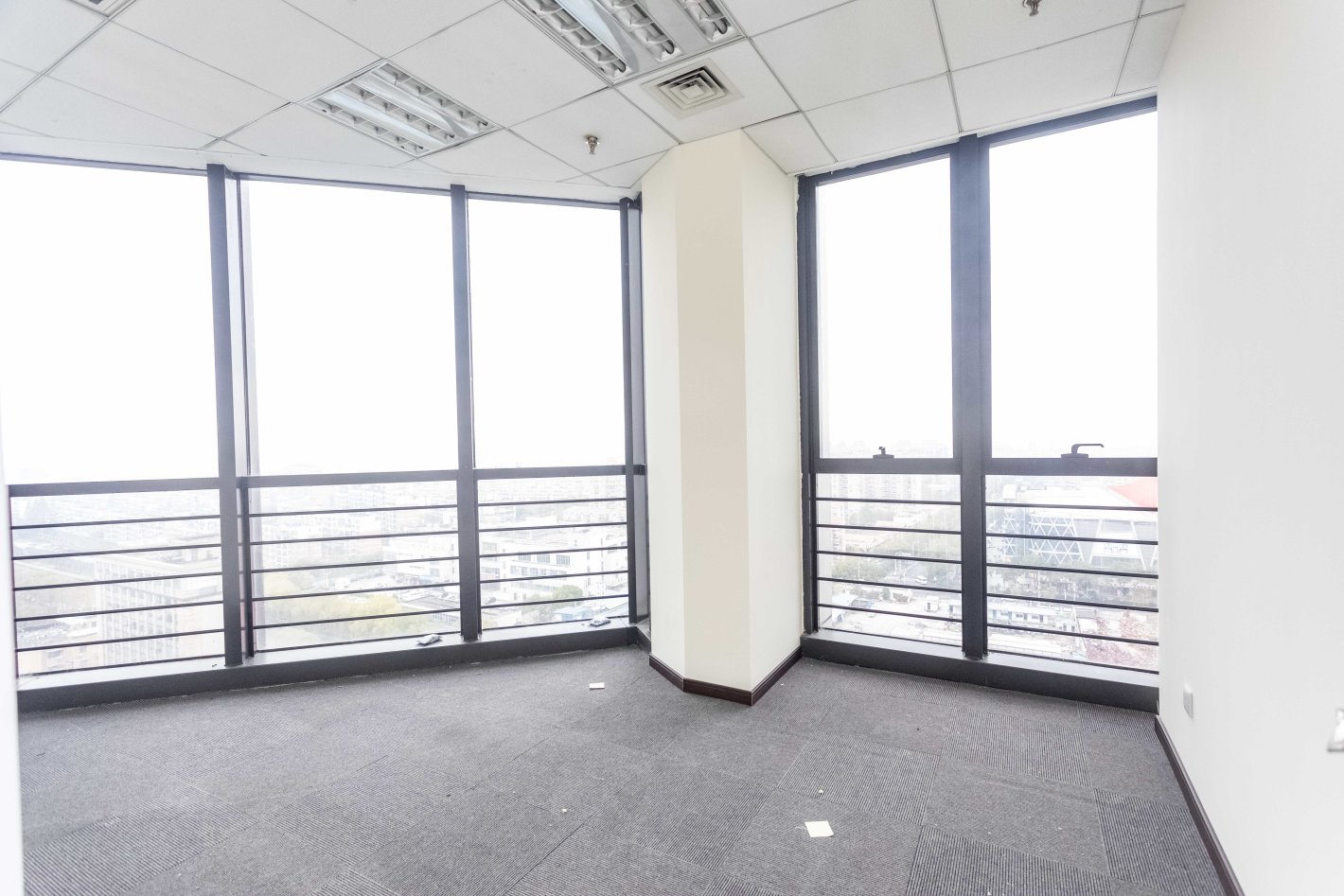 华滋奔腾大厦宝山 华滋奔腾大厦 246平米 精装修