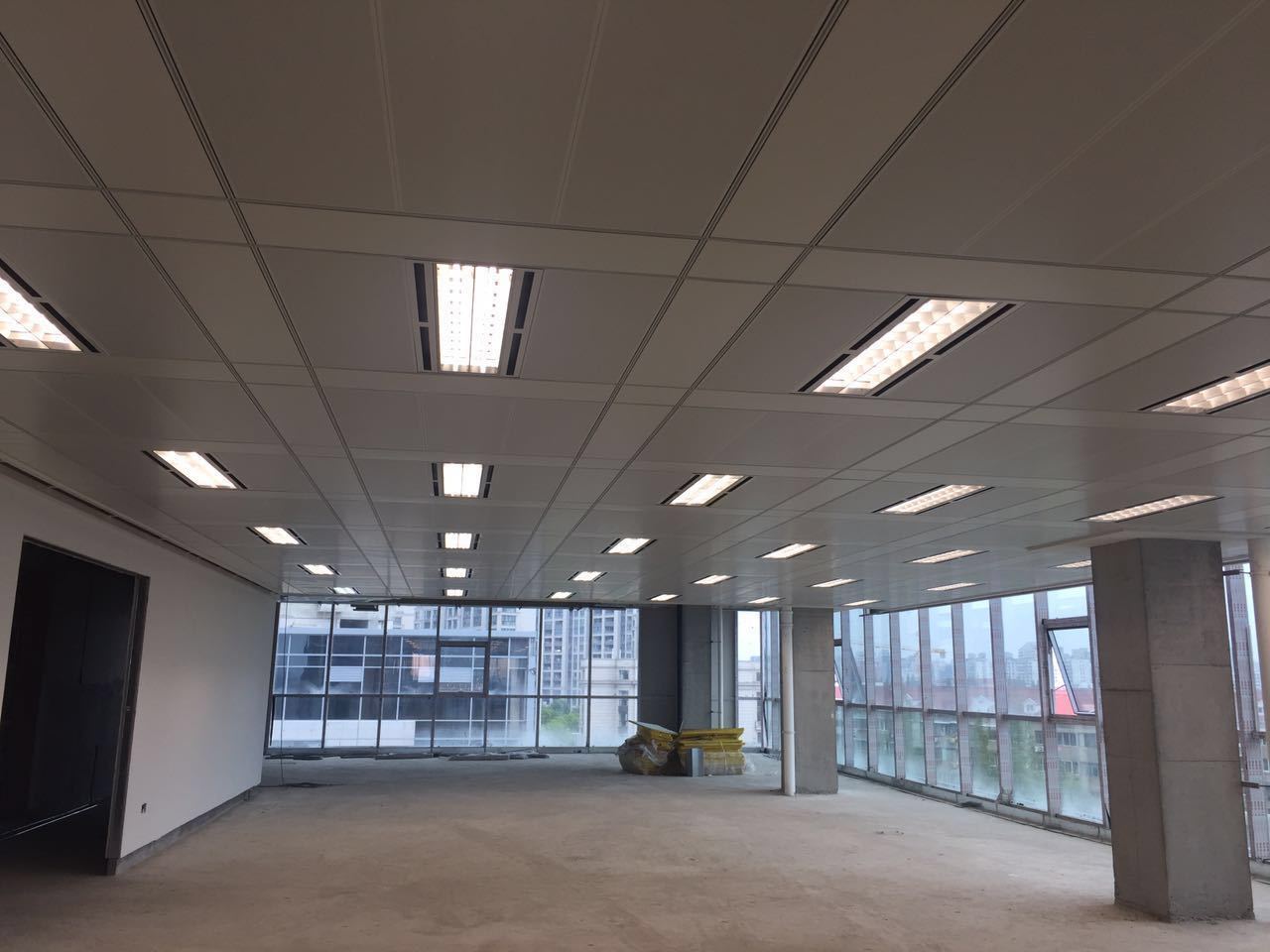 东航滨江中心徐汇 东航滨江中心 330平米 简装修