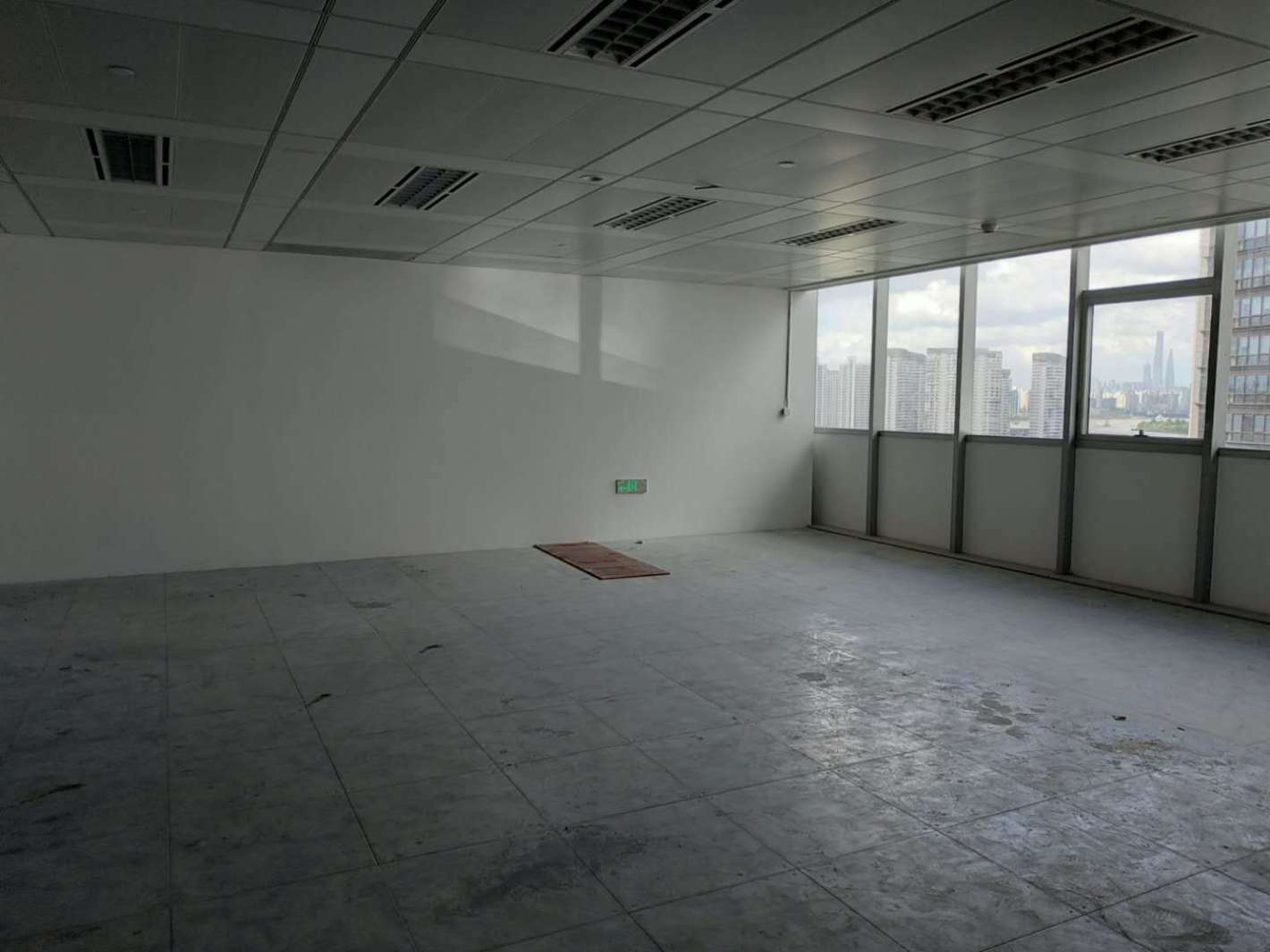 东航滨江中心徐汇 东航滨江中心 355平米 毛坯