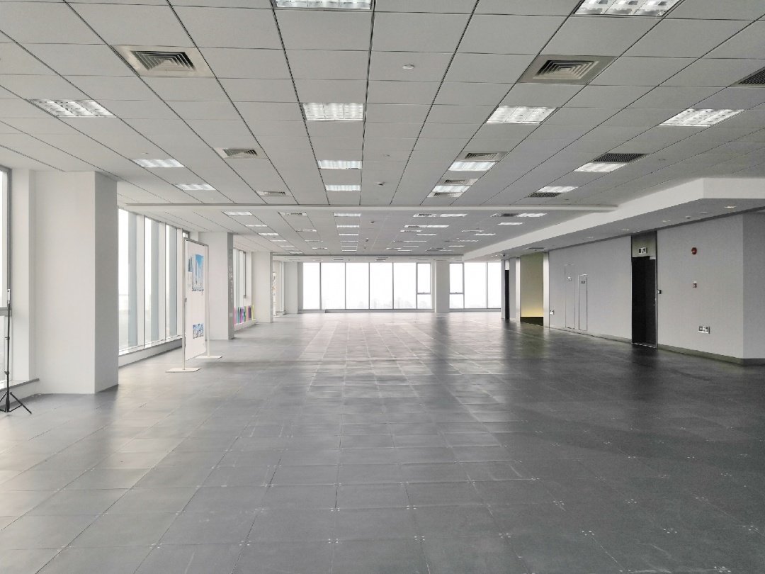国正中心696平米办公室出租-租金价格5.50元/m²/天