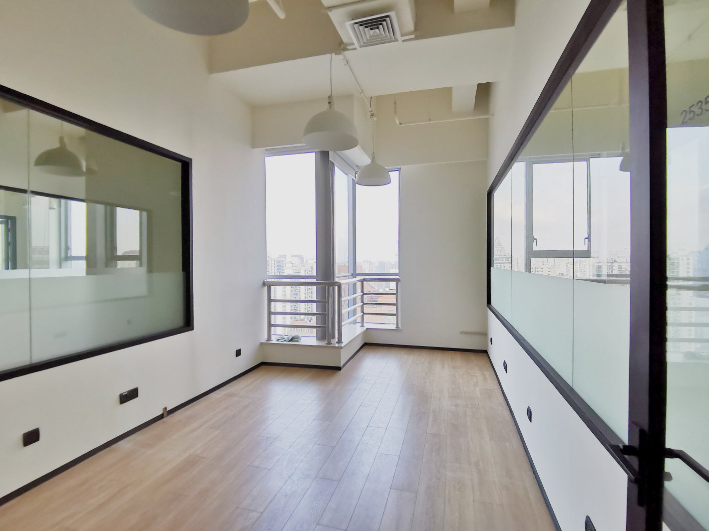 日月光中心黄浦 日月光中心 470平米 简装修