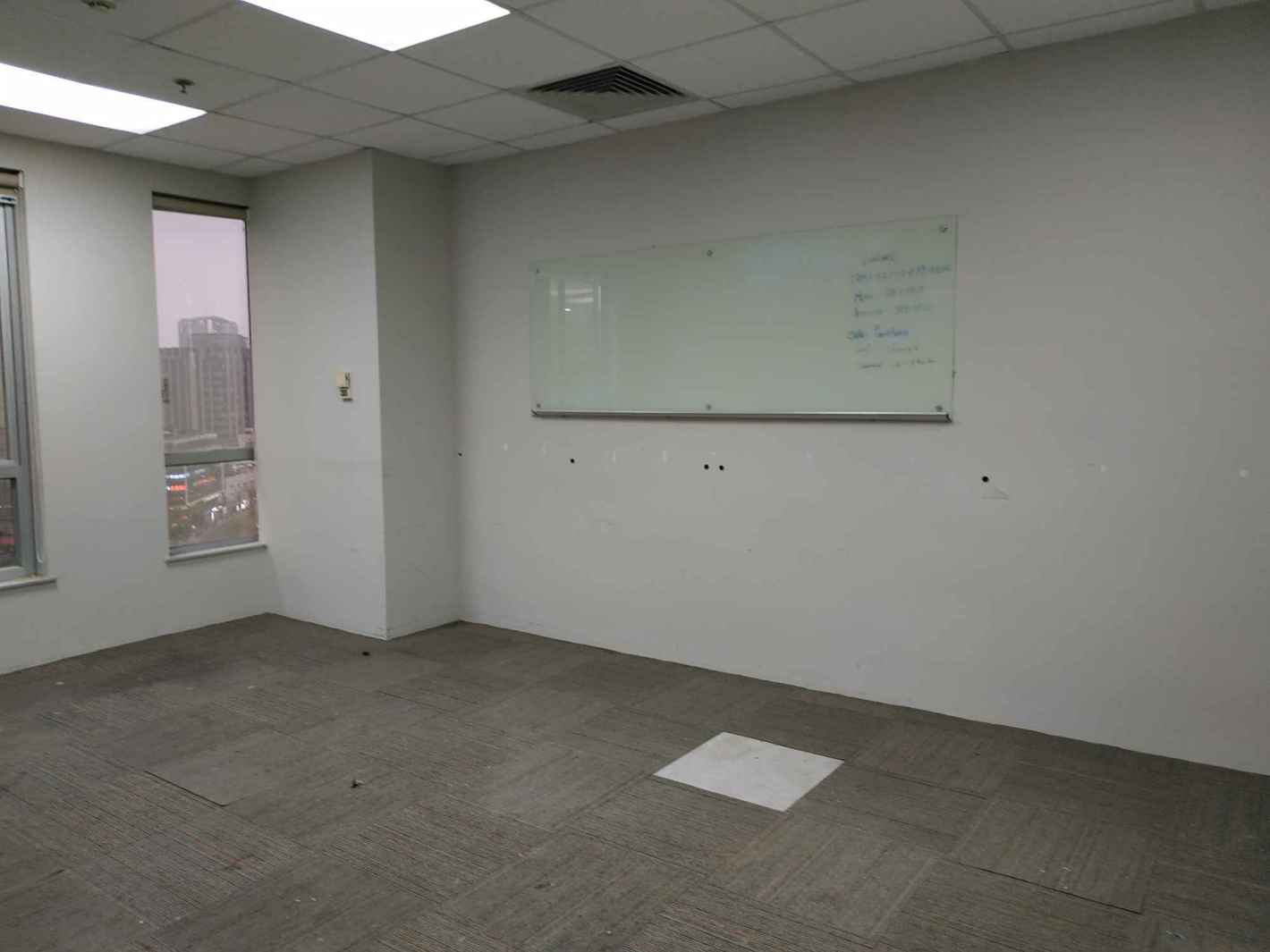 中区广场212平米办公室出租-租金价格8.62元/m²/天