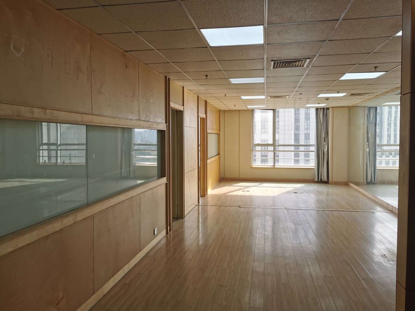 莱茵虹桥中心闵行 莱茵虹桥中心 152平米 中等装修