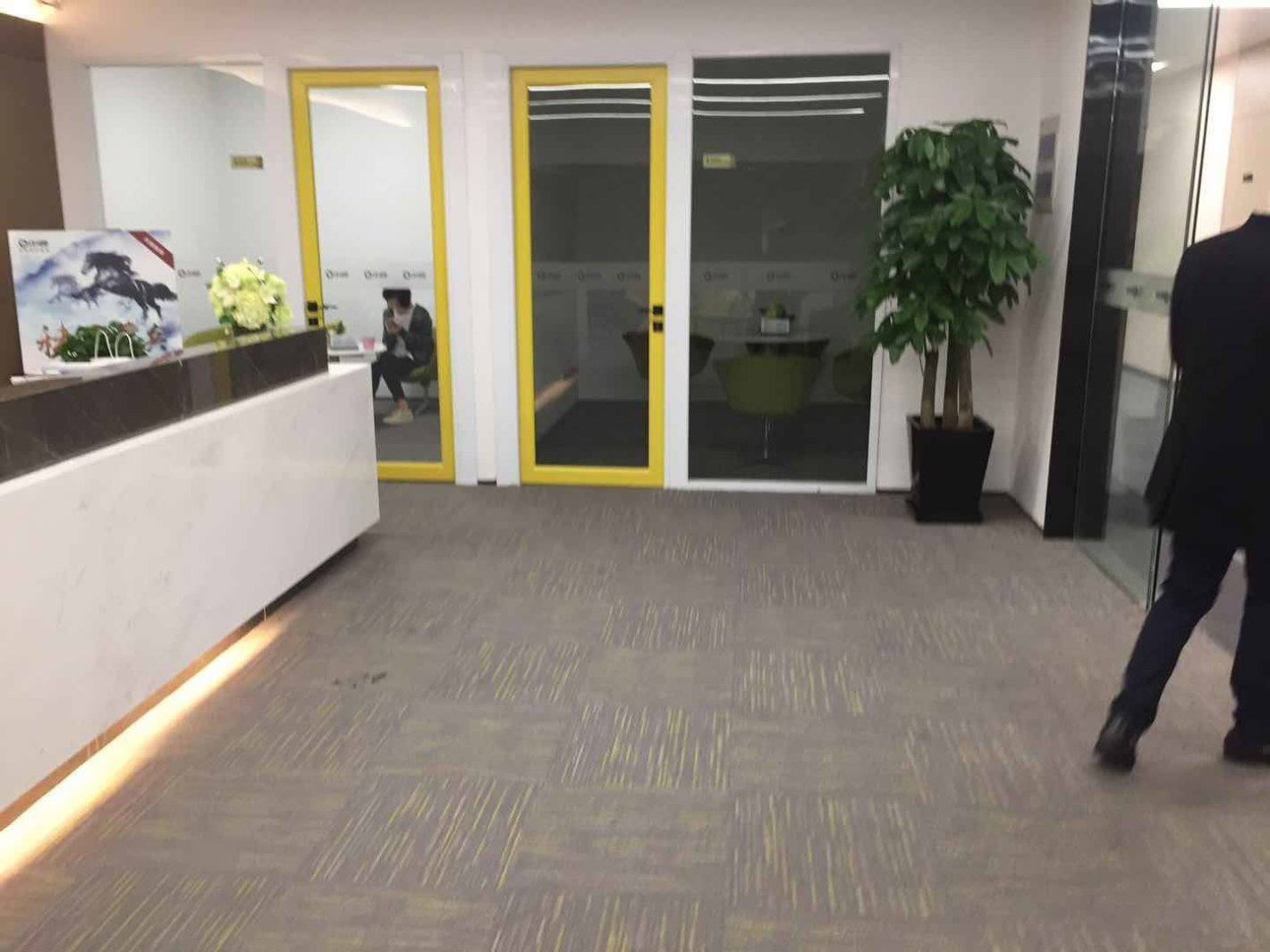 虹桥中骏广场长宁 虹桥中骏广场 210平米 中等装修