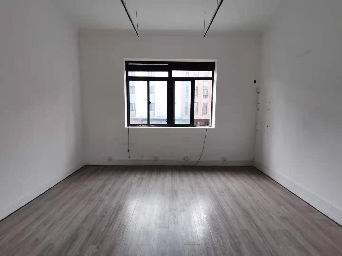 越界·X2创意空间二期39平米办公室出租-租金价格5.68元/m²/天
