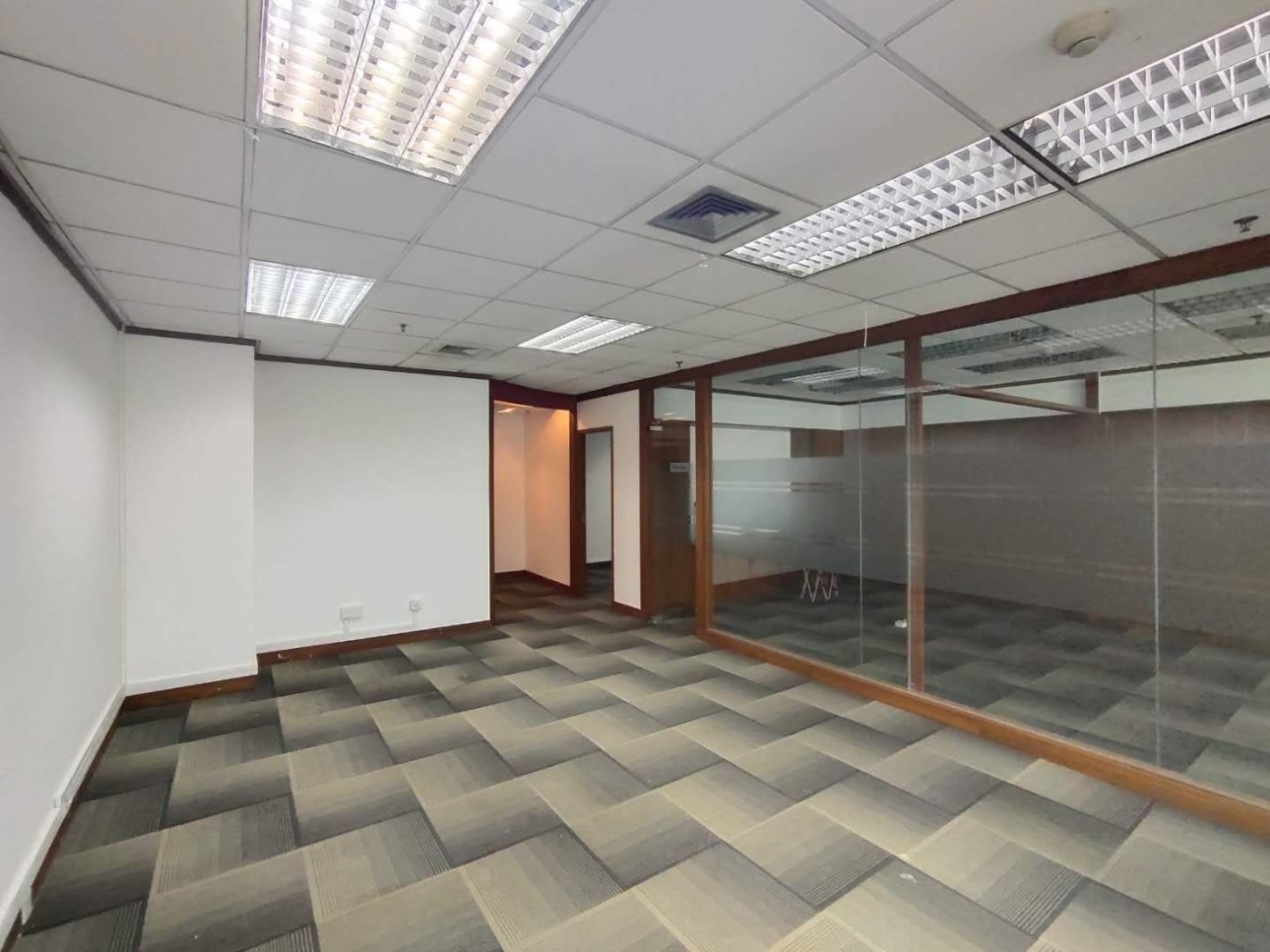 555大厦154平米办公室出租-租金价格9.12元/m²/天