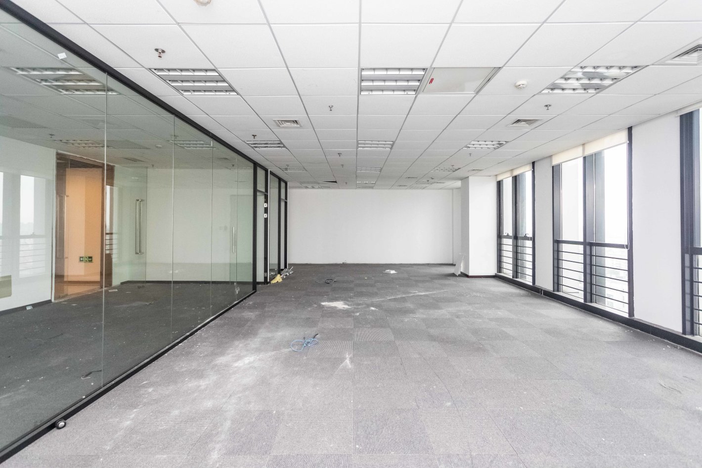 华滋奔腾大厦宝山 华滋奔腾大厦 246平米 精装修