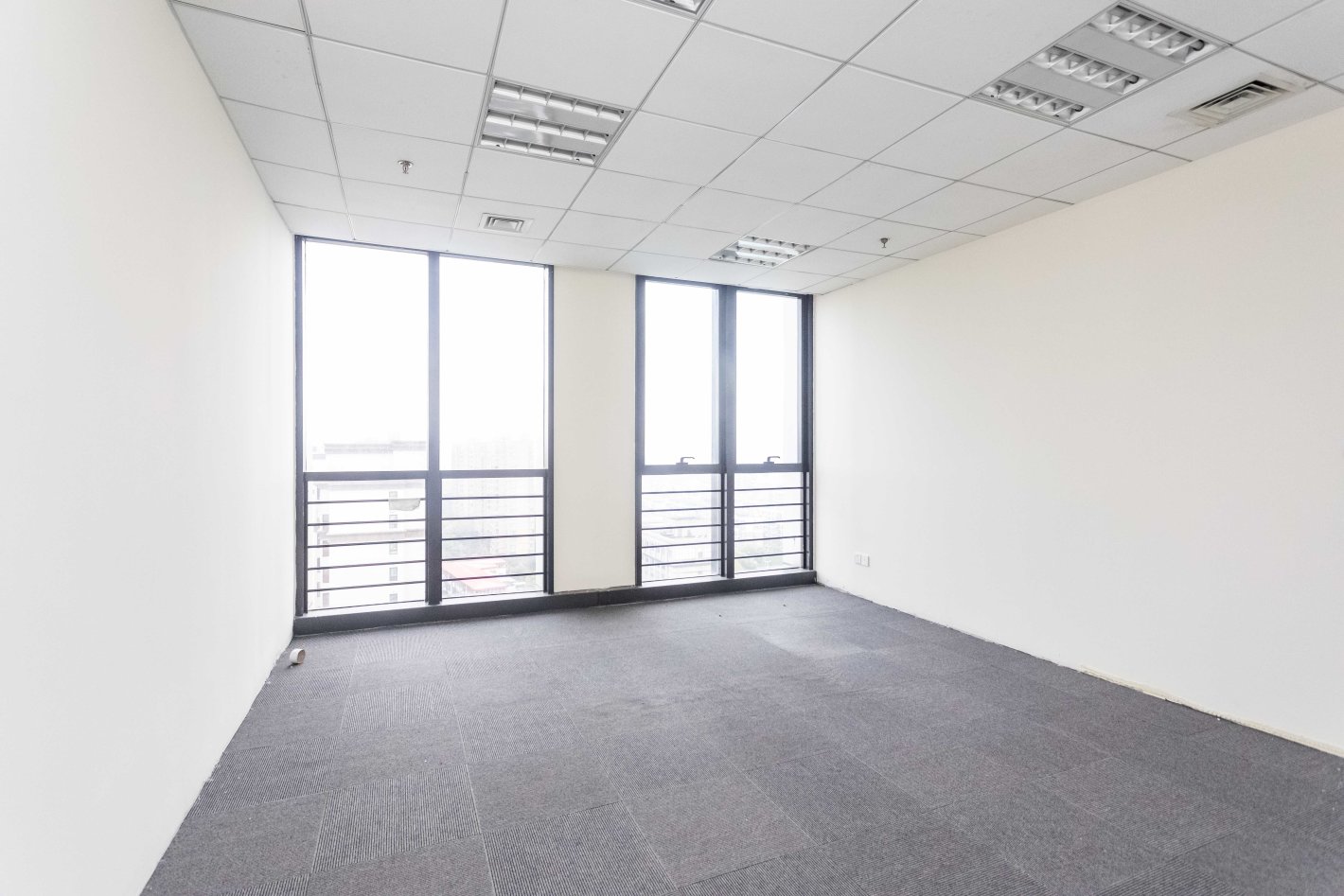 华滋奔腾大厦宝山 华滋奔腾大厦 246平米 精装修