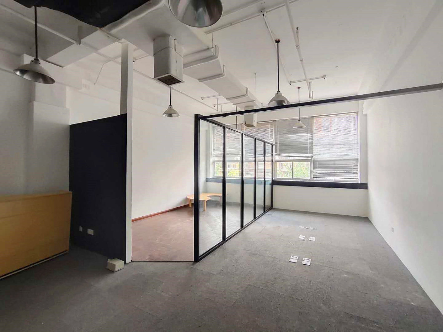 静安现代产业园390平米办公室出租-租金价格4.80元/m²/天