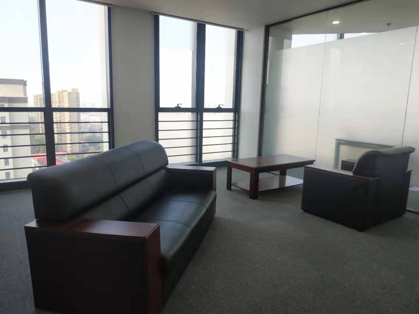 华滋奔腾大厦宝山 华滋奔腾大厦 530平米 精装修