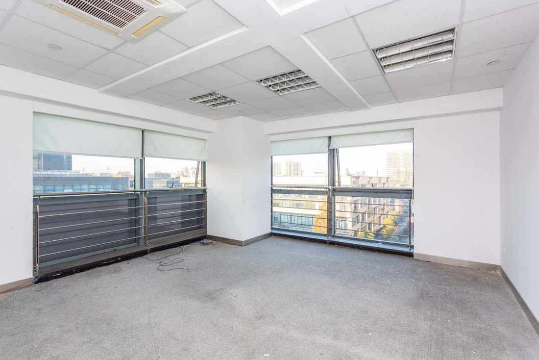 江裕大厦静安 江裕大厦 350平米 简装修