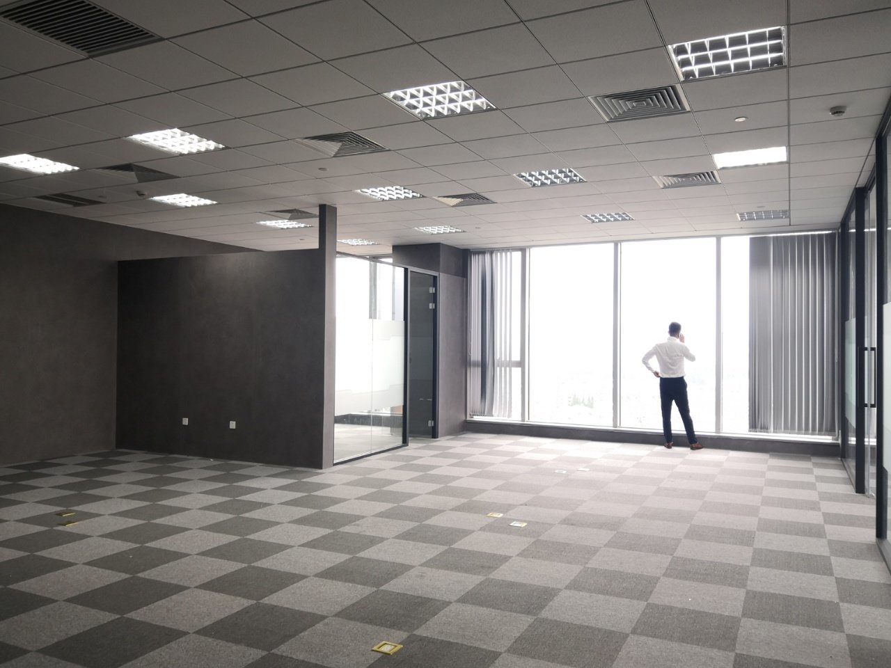国正中心232平米办公室出租-租金价格5.58元/m²/天