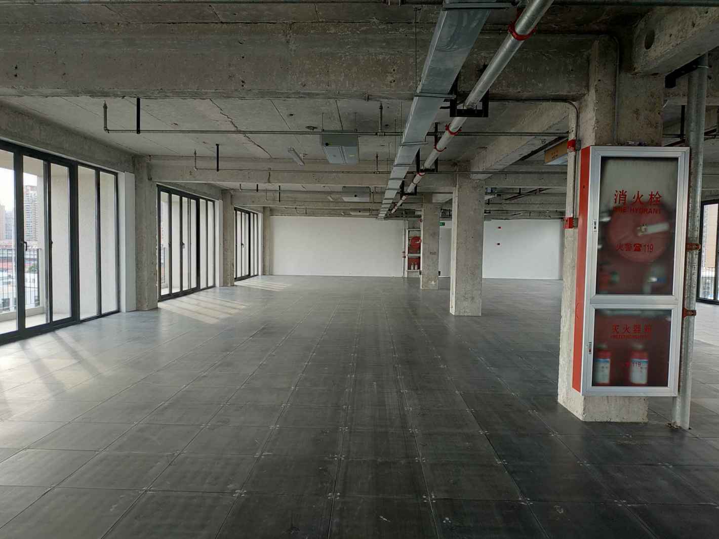 base半淞园371平米办公室出租-租金价格6.59元/m²/天