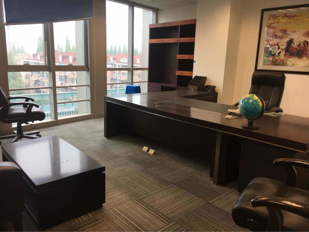 SOHO中山广场长宁 SOHO中山广场 353平米 简装修