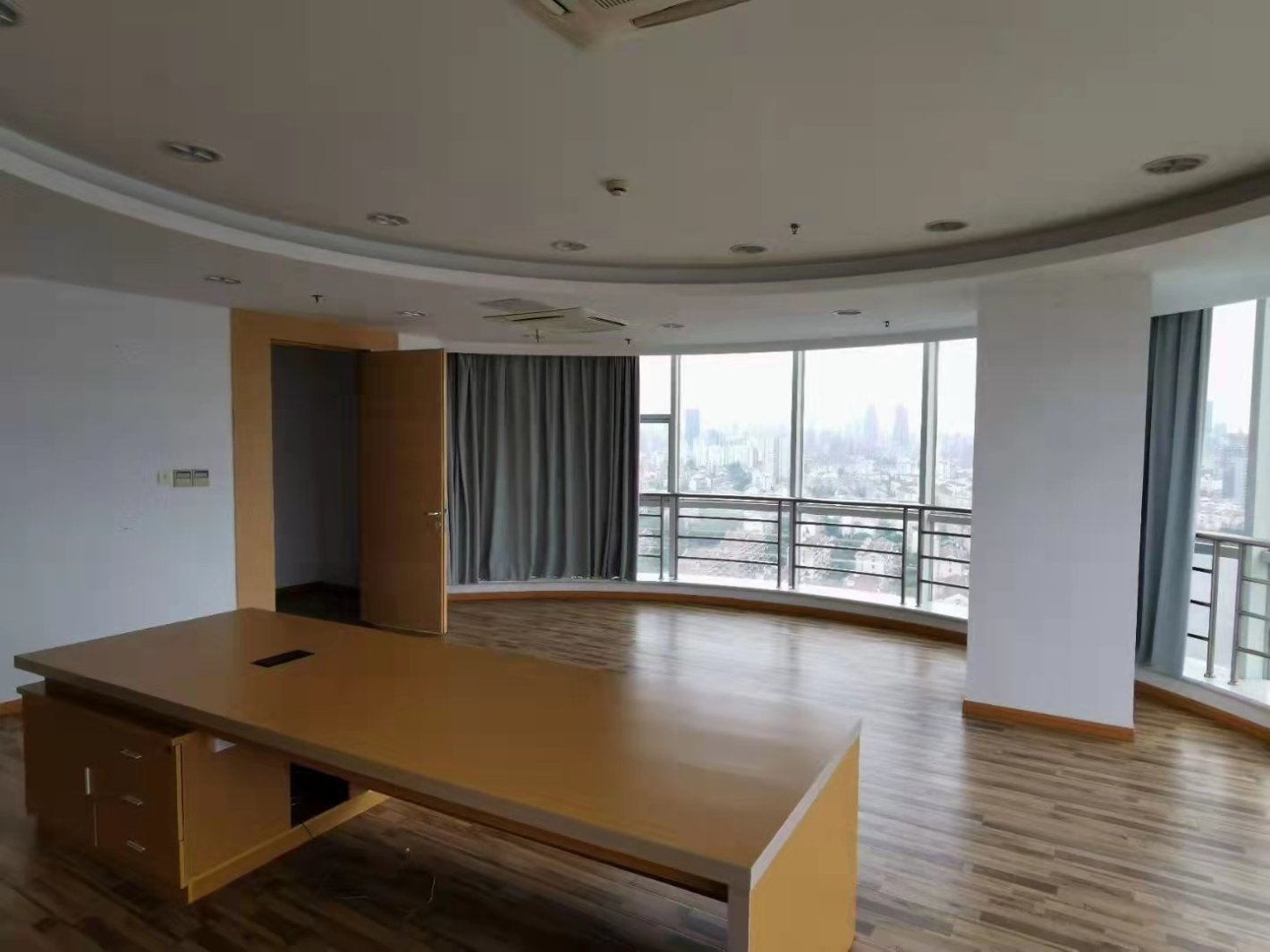 新长征商务大厦1008平米办公室出租-租金价格3.04元/m²/天