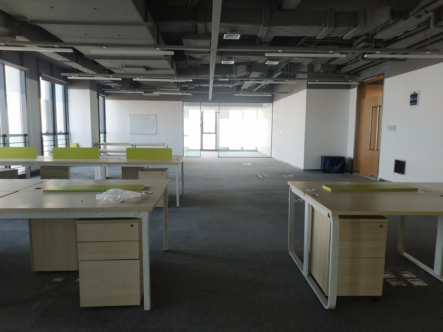 华滋奔腾大厦宝山 华滋奔腾大厦 530平米 精装修