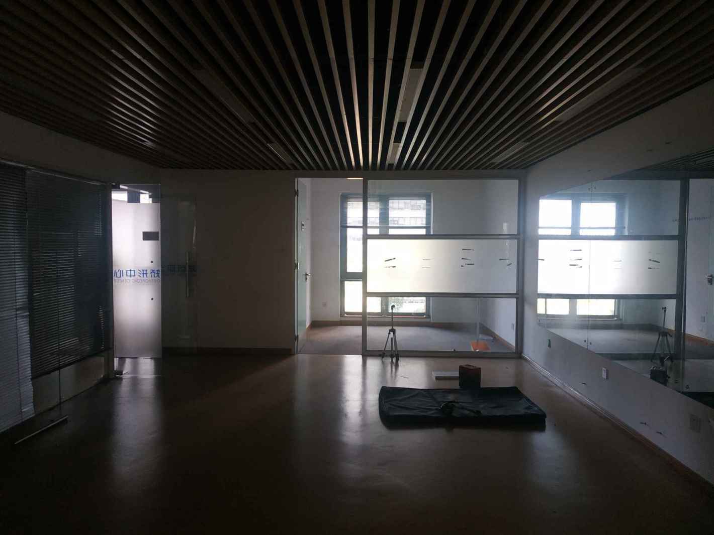 国盛中心长风公园国盛中心213平行业不限可定制装修上下水