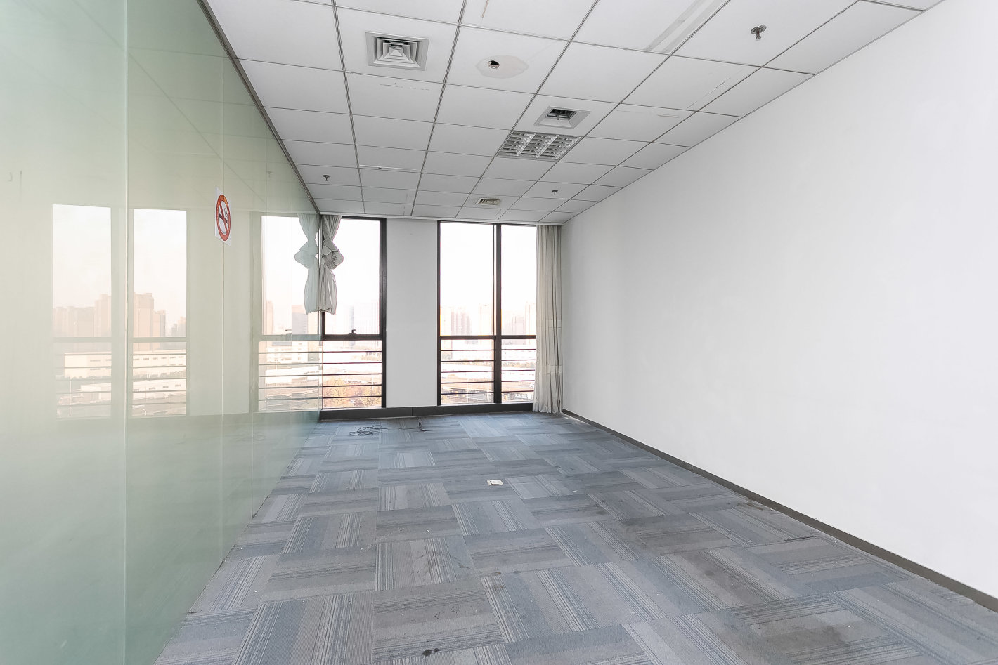 华滋奔腾大厦宝山 华滋奔腾大厦 284平米 中等装修