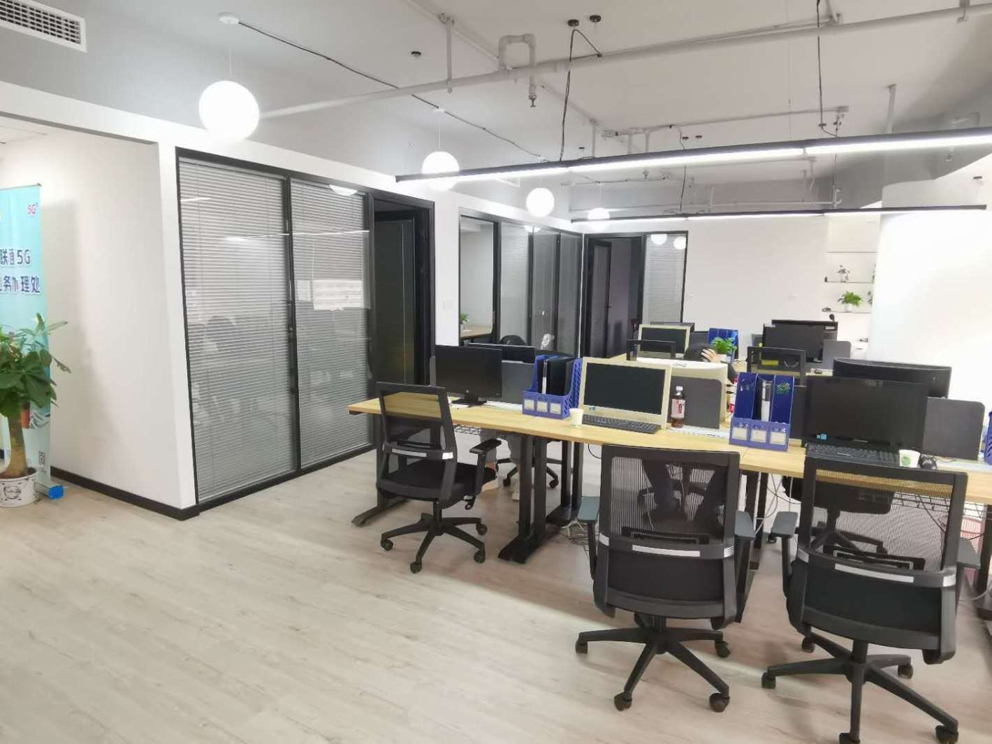 中关村科技大厦普陀 中关村科技大厦 170平米 精装修