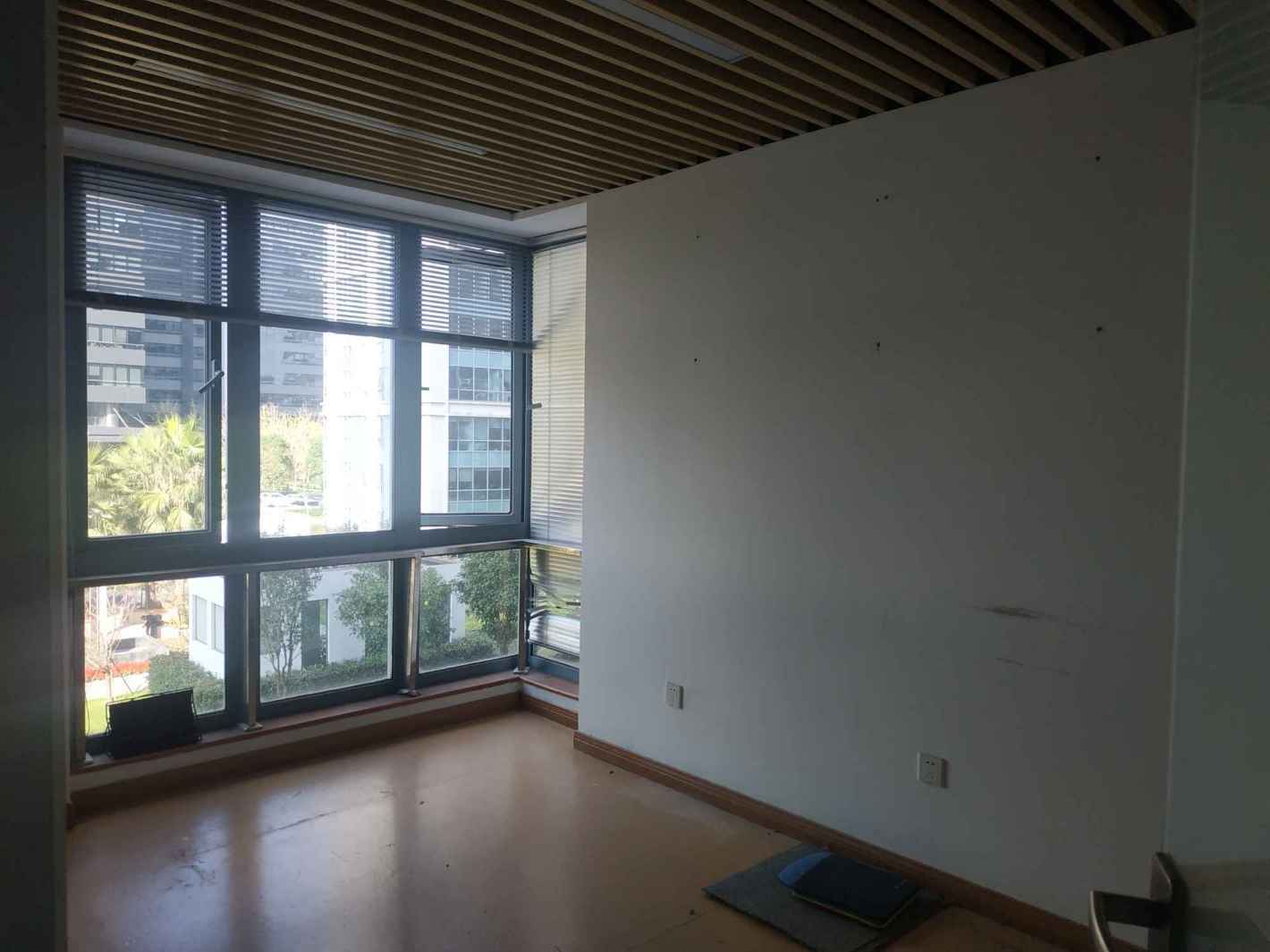 国盛中心长风公园国盛中心213平行业不限可定制装修上下水