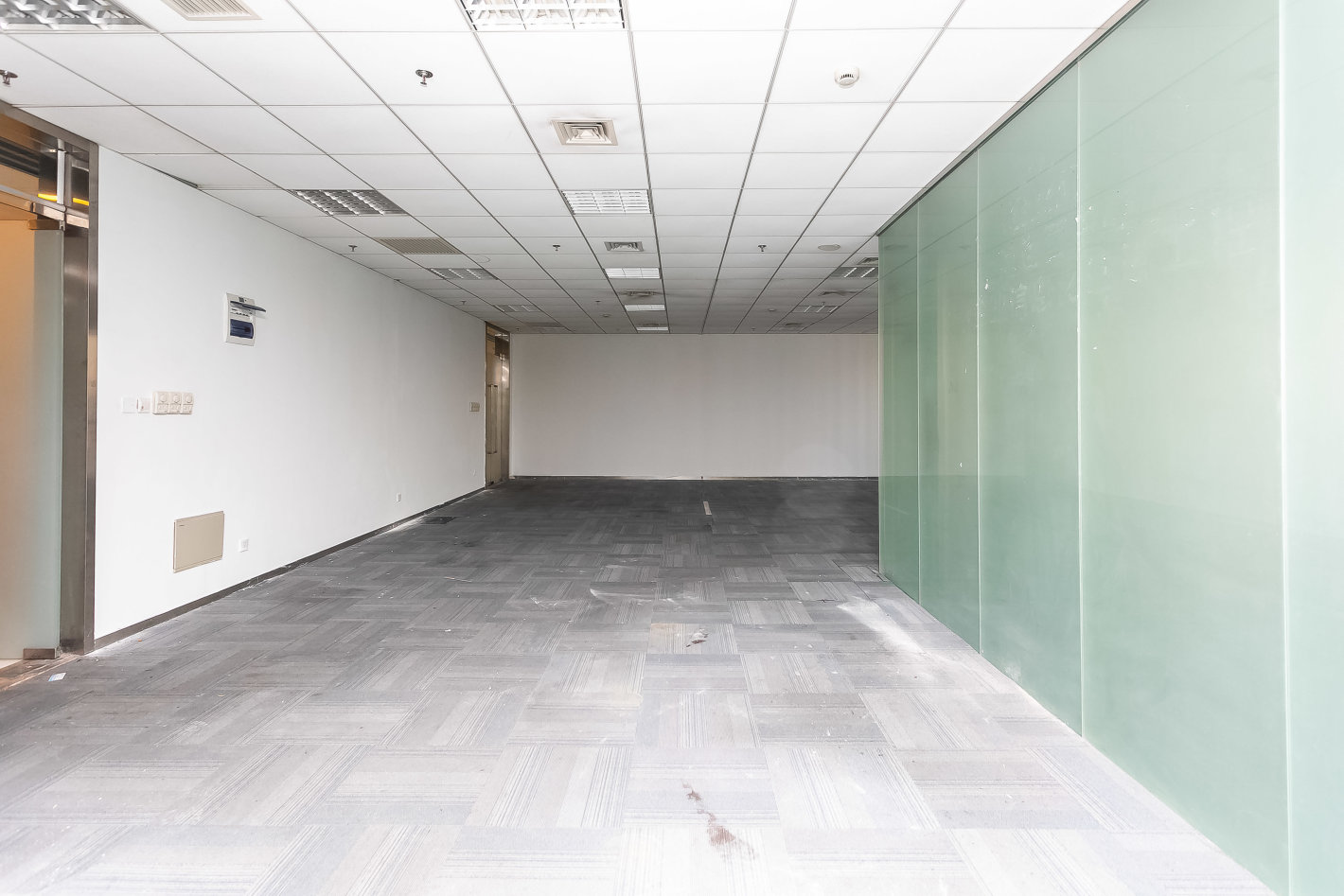 华滋奔腾大厦宝山 华滋奔腾大厦 284平米 中等装修