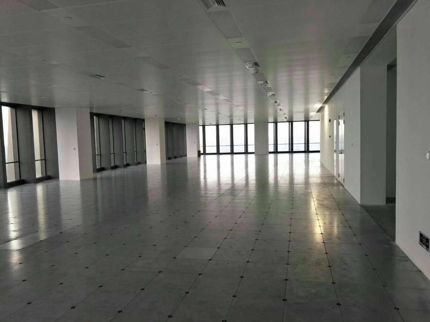 陆家嘴金控广场1640平米办公室出租-租金价格8.50元/m²/天