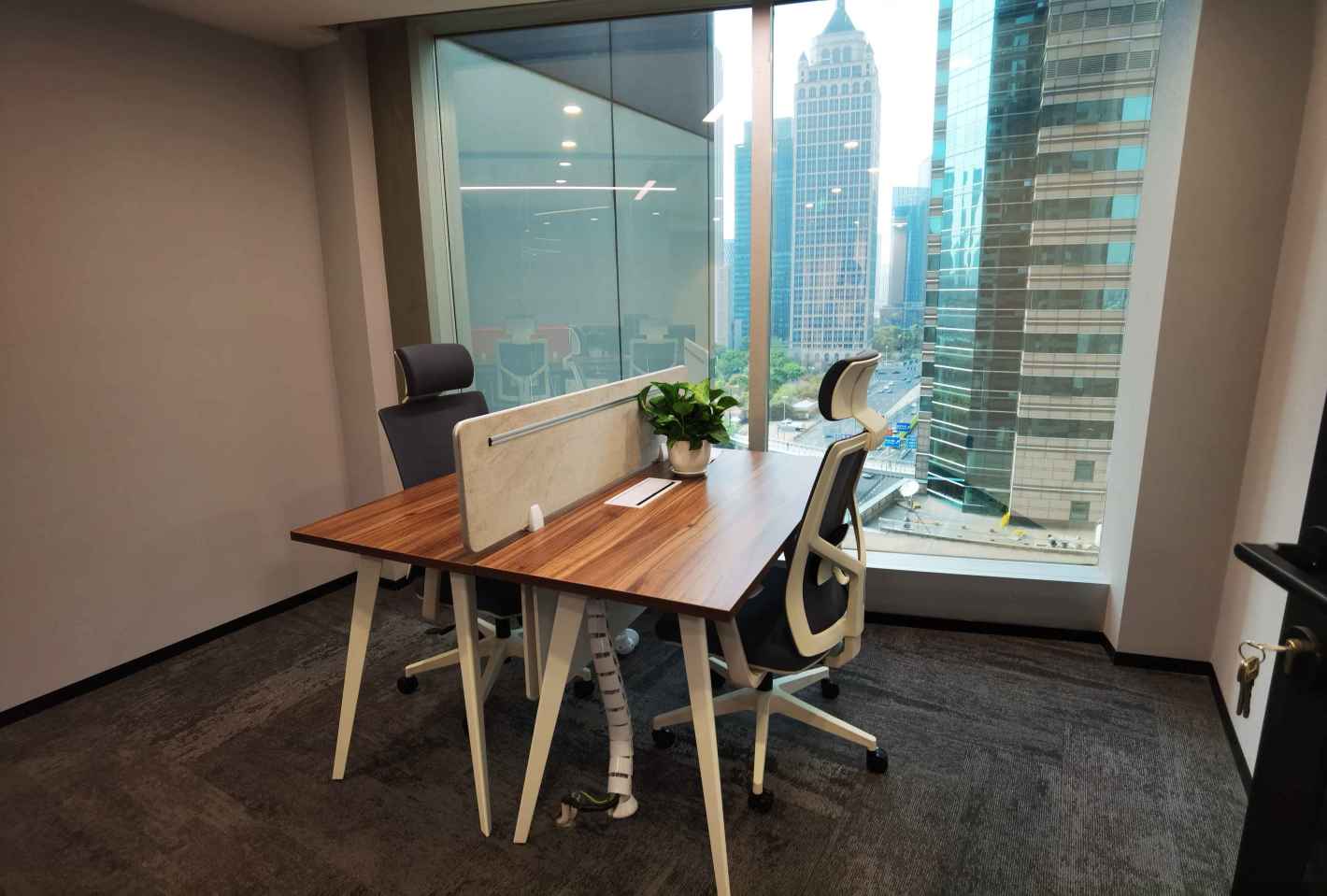 上海招商局大厦浦东 上海招商局大厦 140平米 简装修