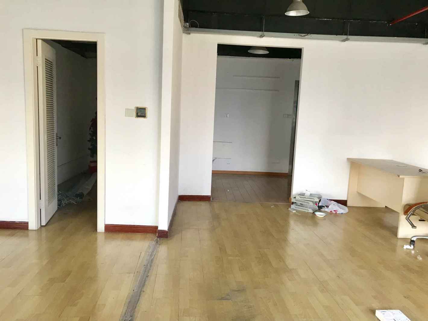 曹杨商务大厦普陀 曹杨商务大厦 242平米 中等装修