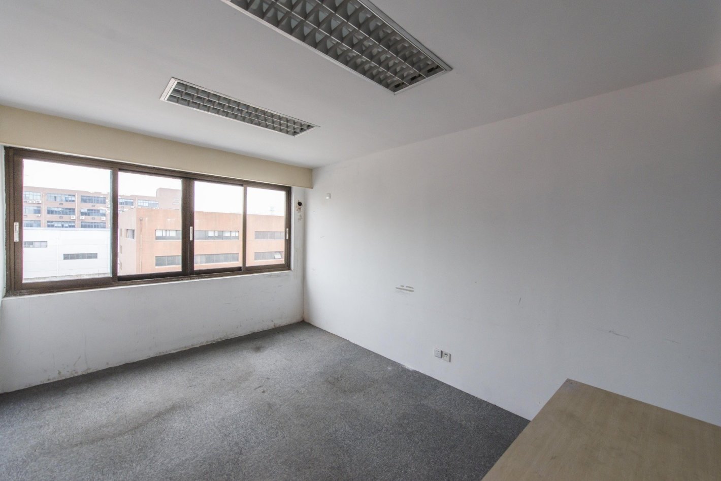 飞鸿大厦29平米办公室出租-租金价格1.70元/m²/天