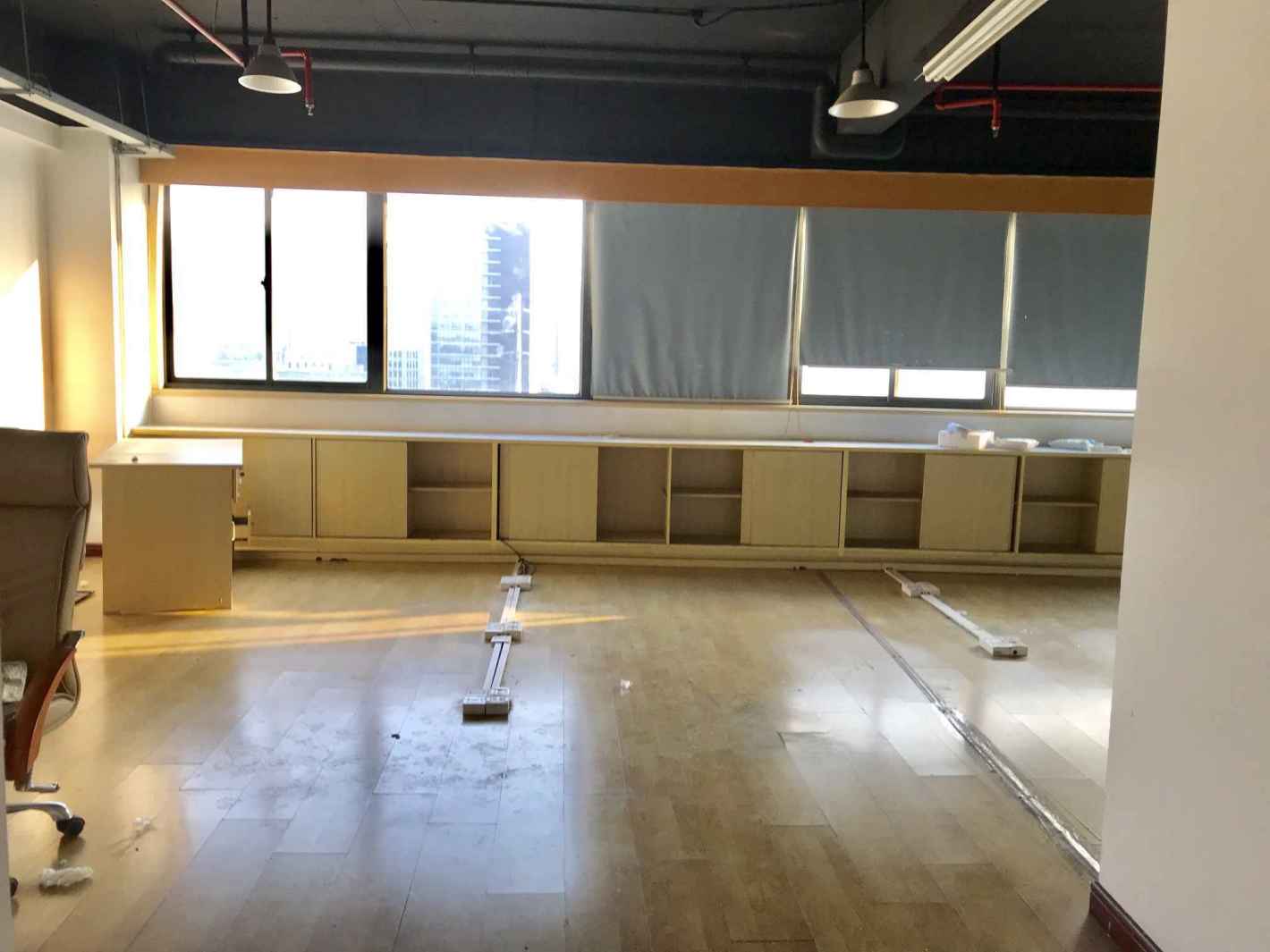 曹杨商务大厦普陀 曹杨商务大厦 242平米 中等装修