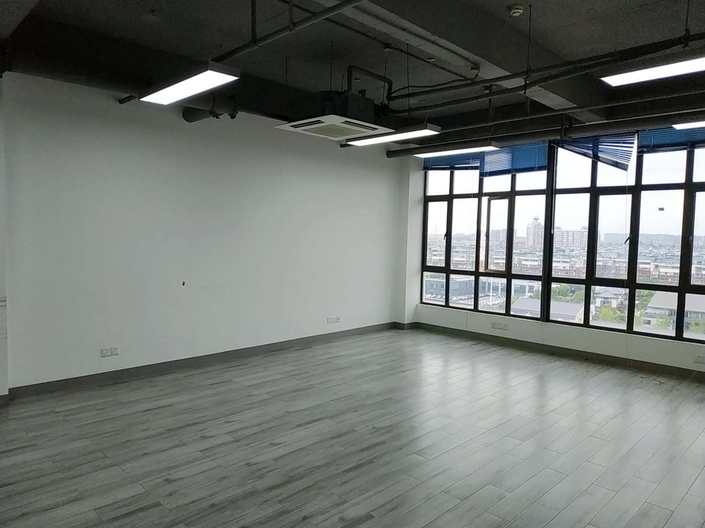 智慧湾科创园宝山 智慧湾科创园 86平米 中等装修