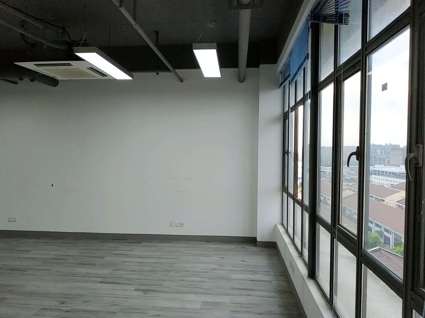 智慧湾科创园宝山 智慧湾科创园 86平米 中等装修