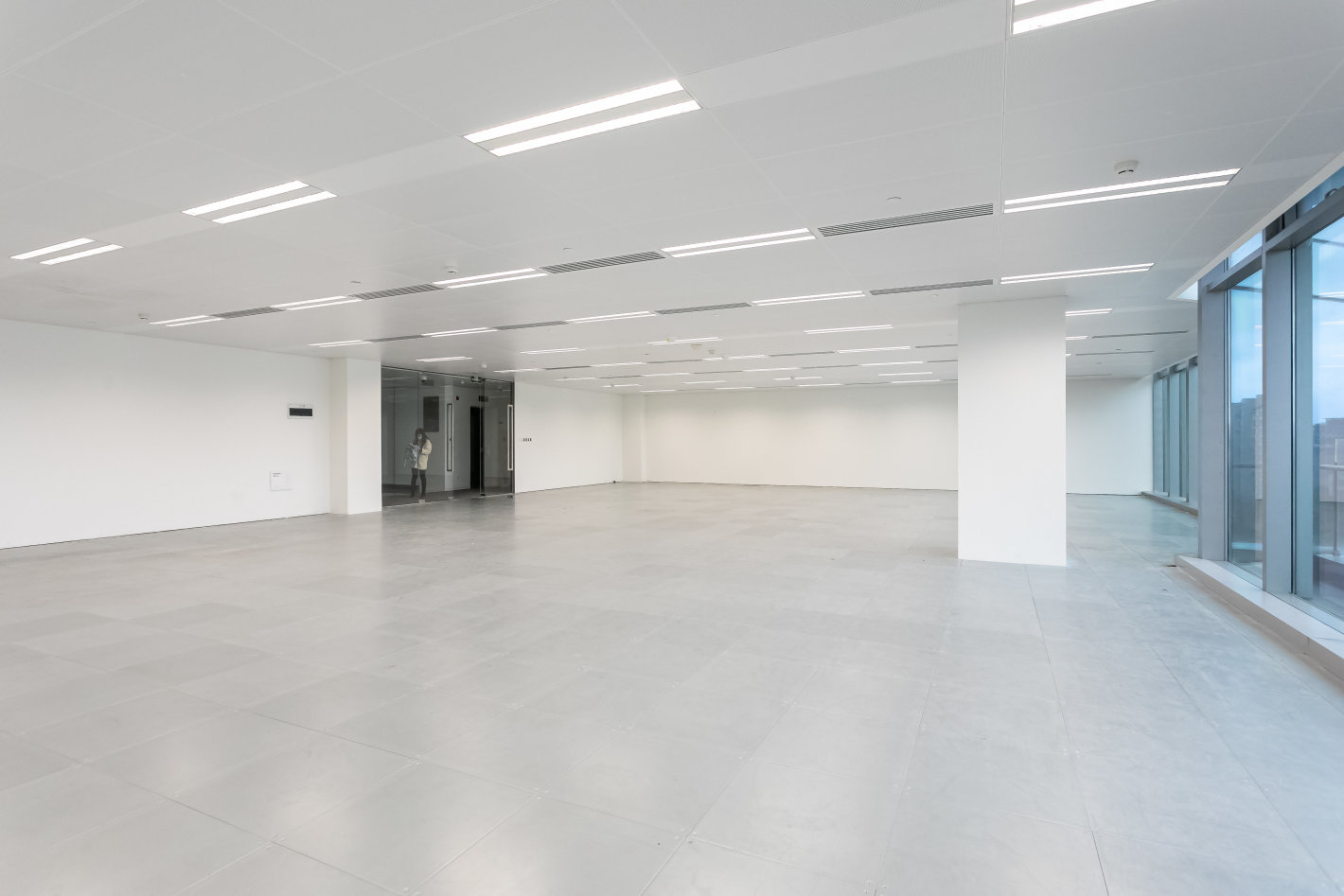 虹桥中骏广场长宁 虹桥中骏广场 366平米 毛坯