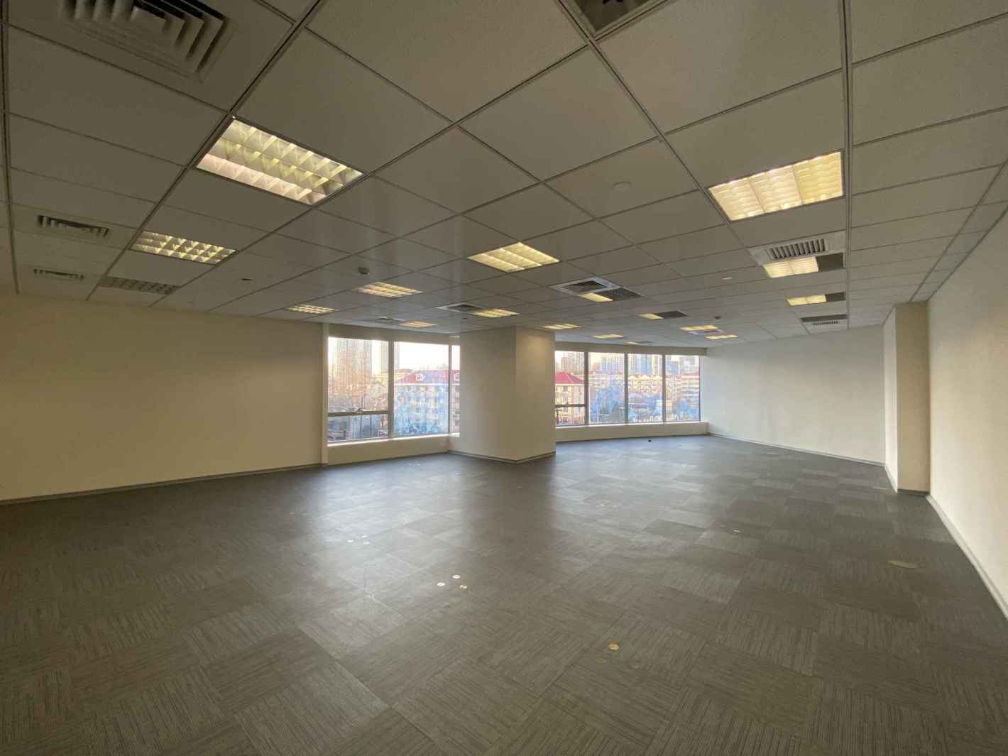 兆丰世贸大厦143平米办公室出租-租金价格6.89元/m²/天