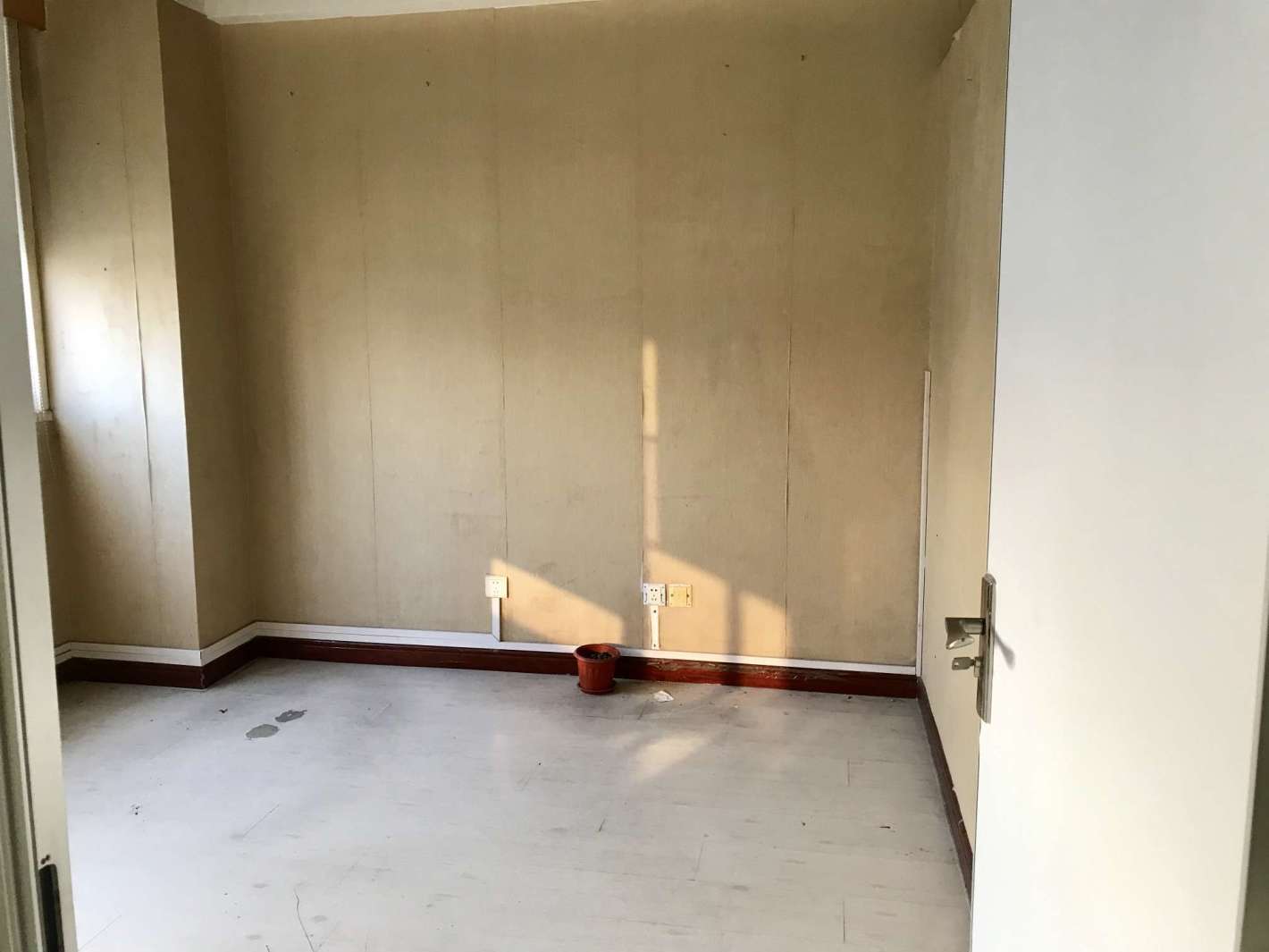 曹杨商务大厦普陀 曹杨商务大厦 242平米 中等装修