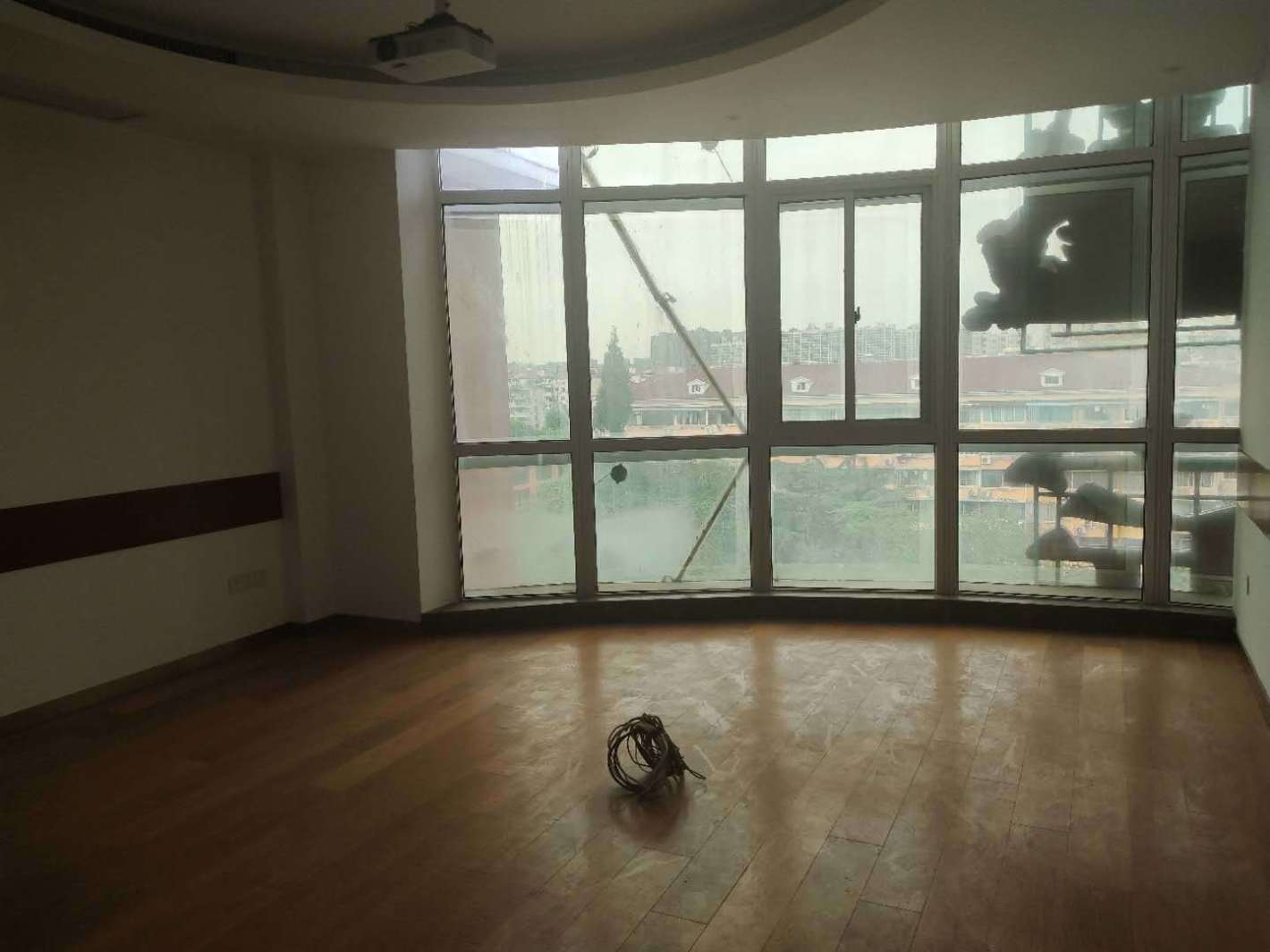 长海商务楼87平米办公室出租-租金价格4.06元/m²/天