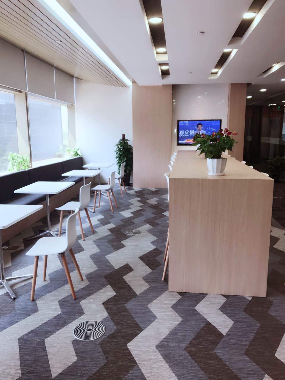 诺亚财富中心（原虹桥新地中心）长宁 诺亚财富中心（原虹桥新地中心） 306平米 简装修