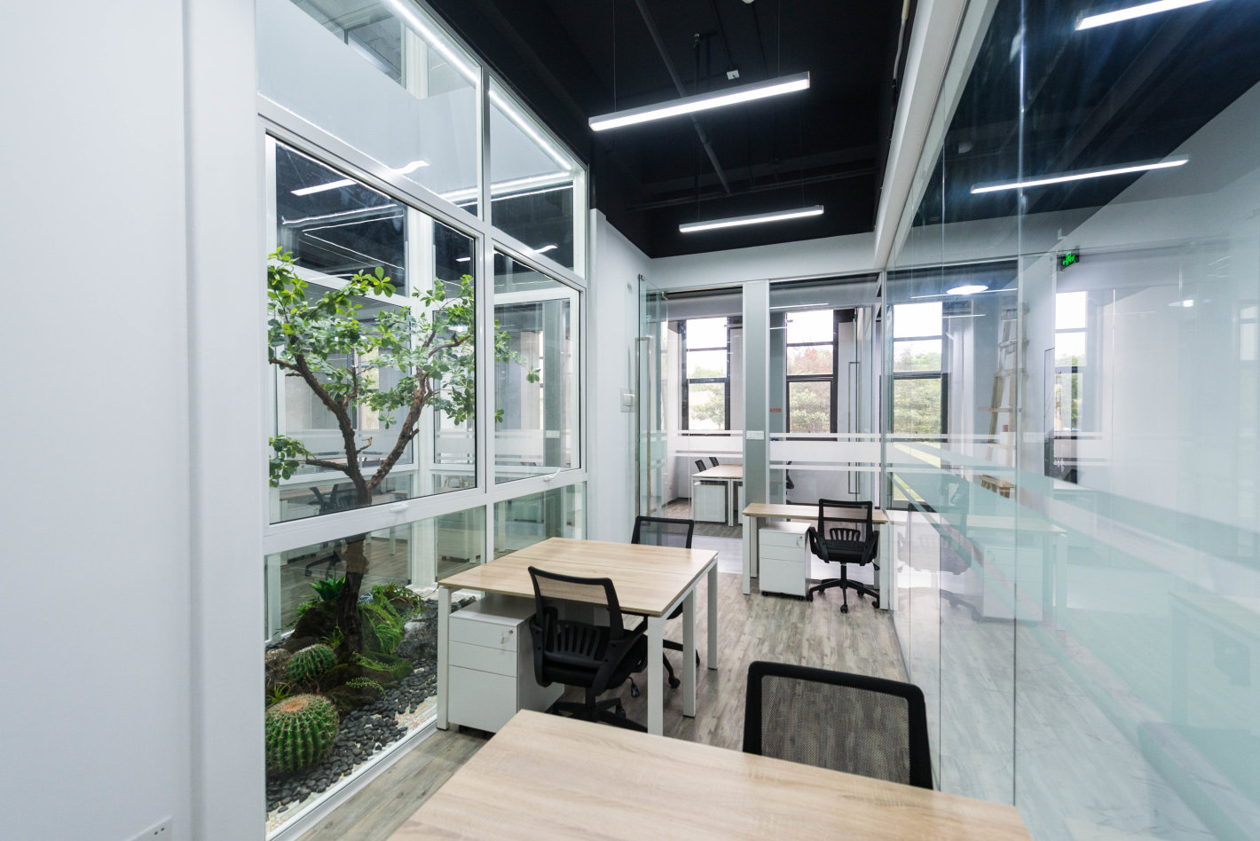 扬子江国际企业广场长宁 扬子江国际企业广场 250平米 精装修