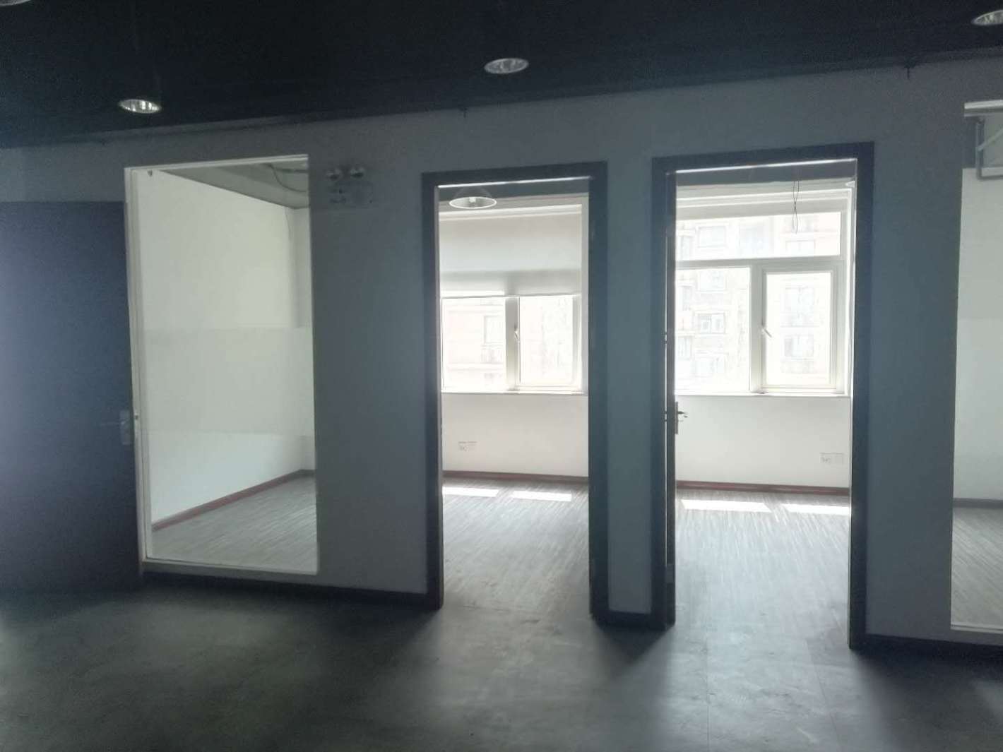 新智驿商务中心800平米办公室出租-租金价格4.06元/m²/天