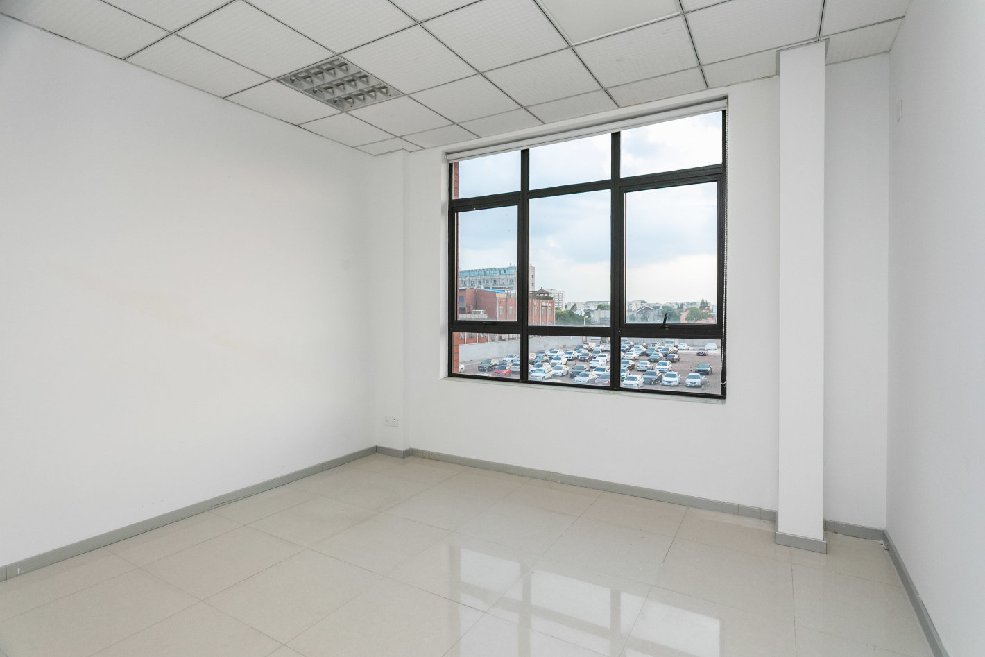 华食创意园130平米办公室出租-租金价格3.55元/m²/天
