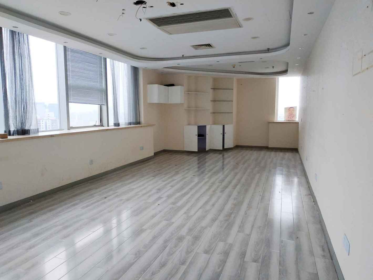沪东金融大厦87平米办公室出租-租金价格3.04元/m²/天