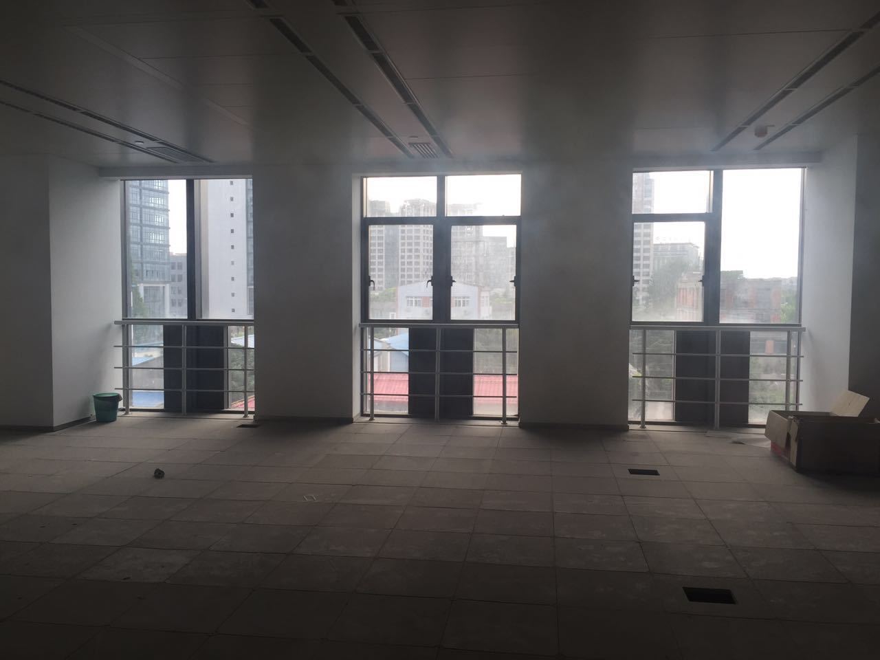 中鑫企业广场普陀 中鑫企业广场 300平米 简装修