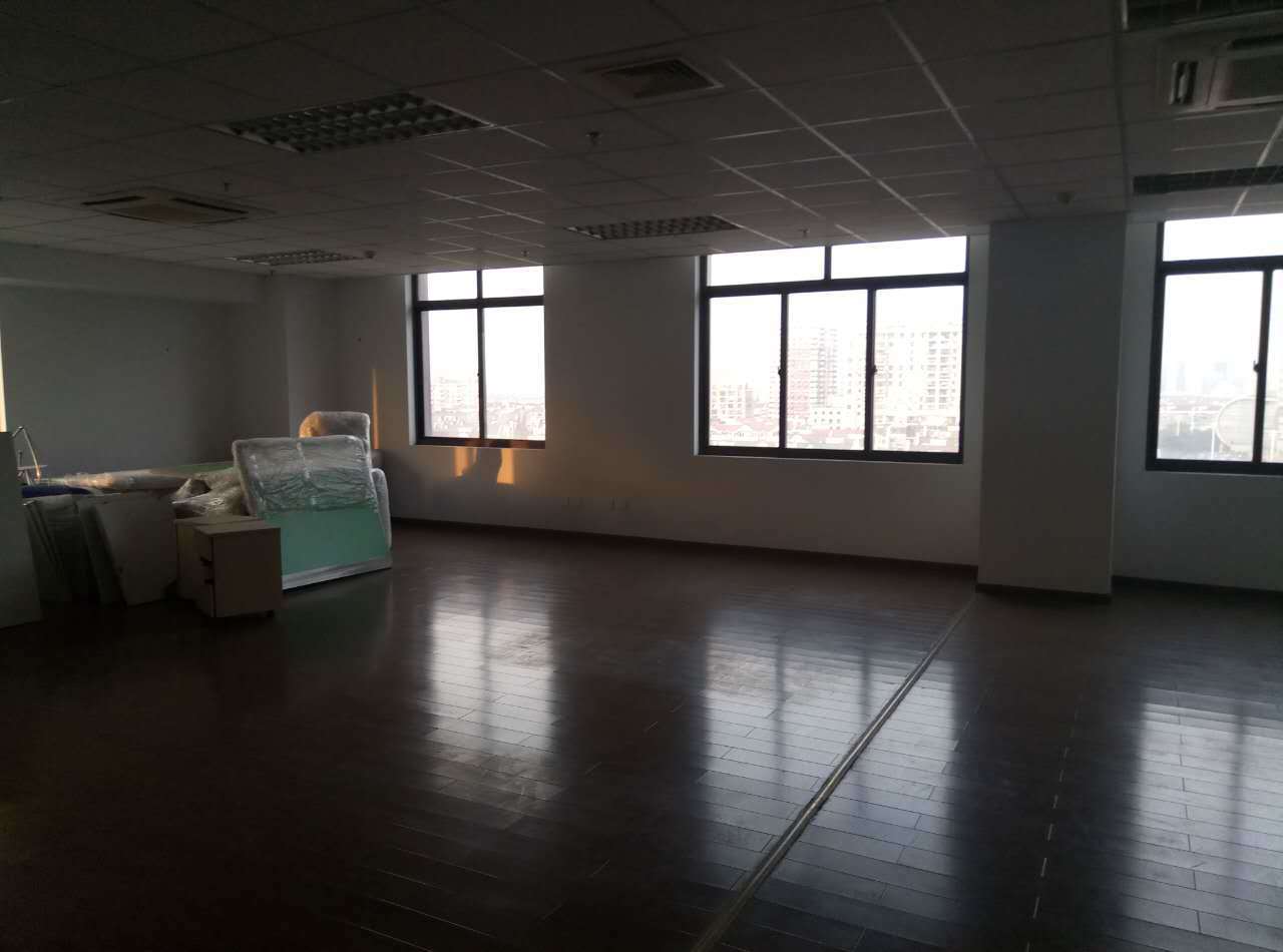上海跨国采购中心225平米办公室出租-租金价格6.08元/m²/天