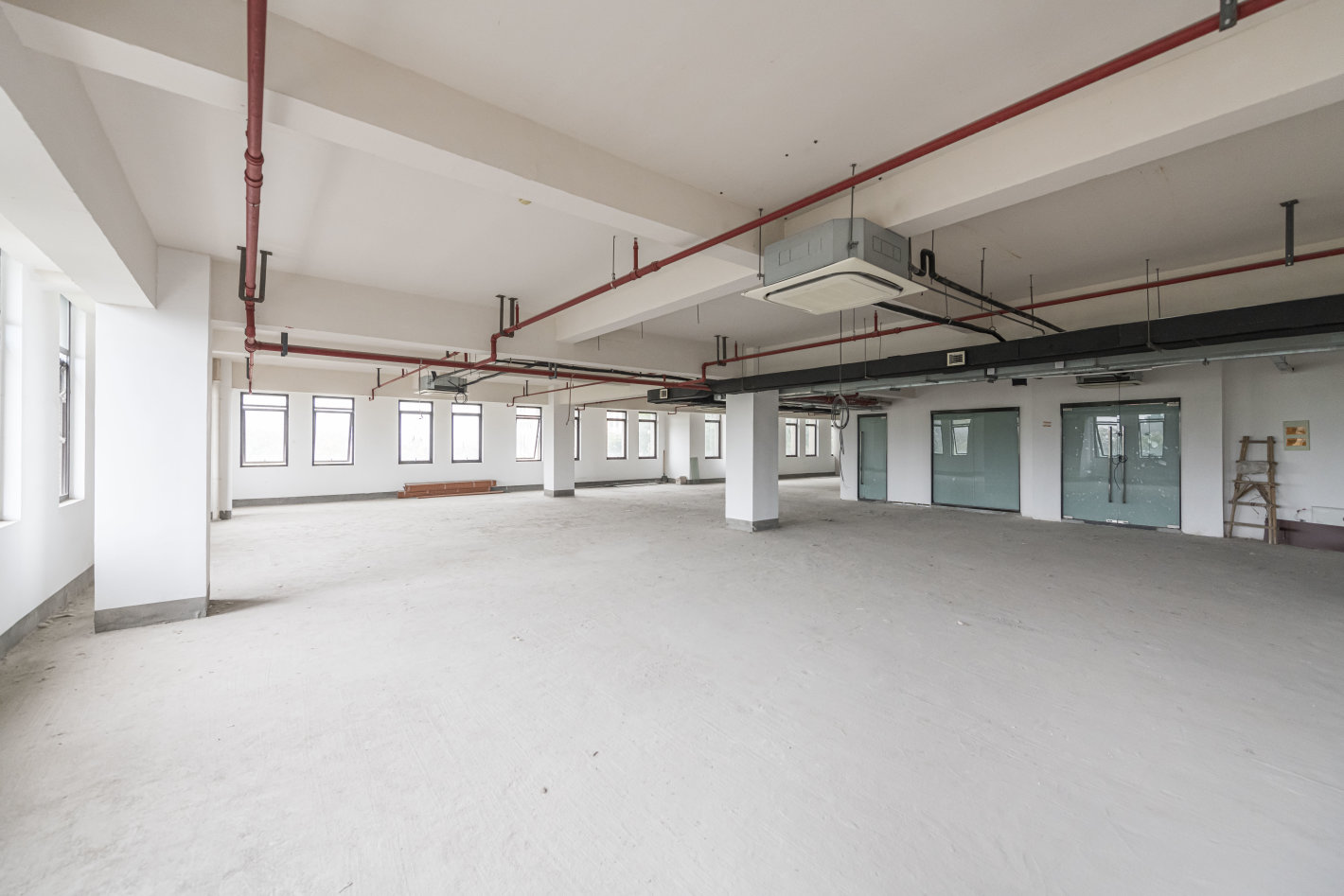 扬子江国际企业广场长宁 扬子江国际企业广场 698平米 毛坯