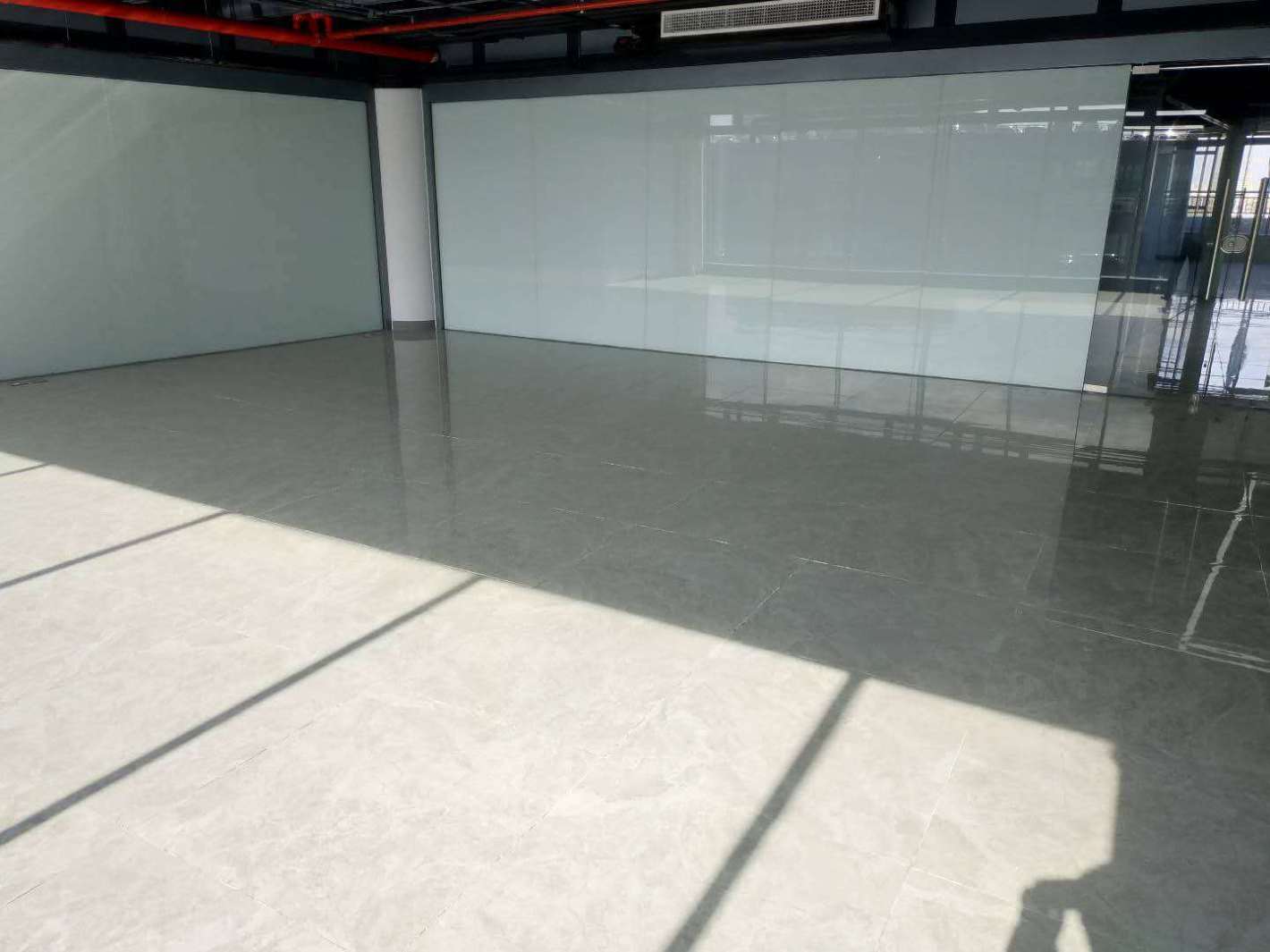 熊猫豪车汇广场（上海市西软件园）101平米办公室出租-租金价格2.33元/m²/天