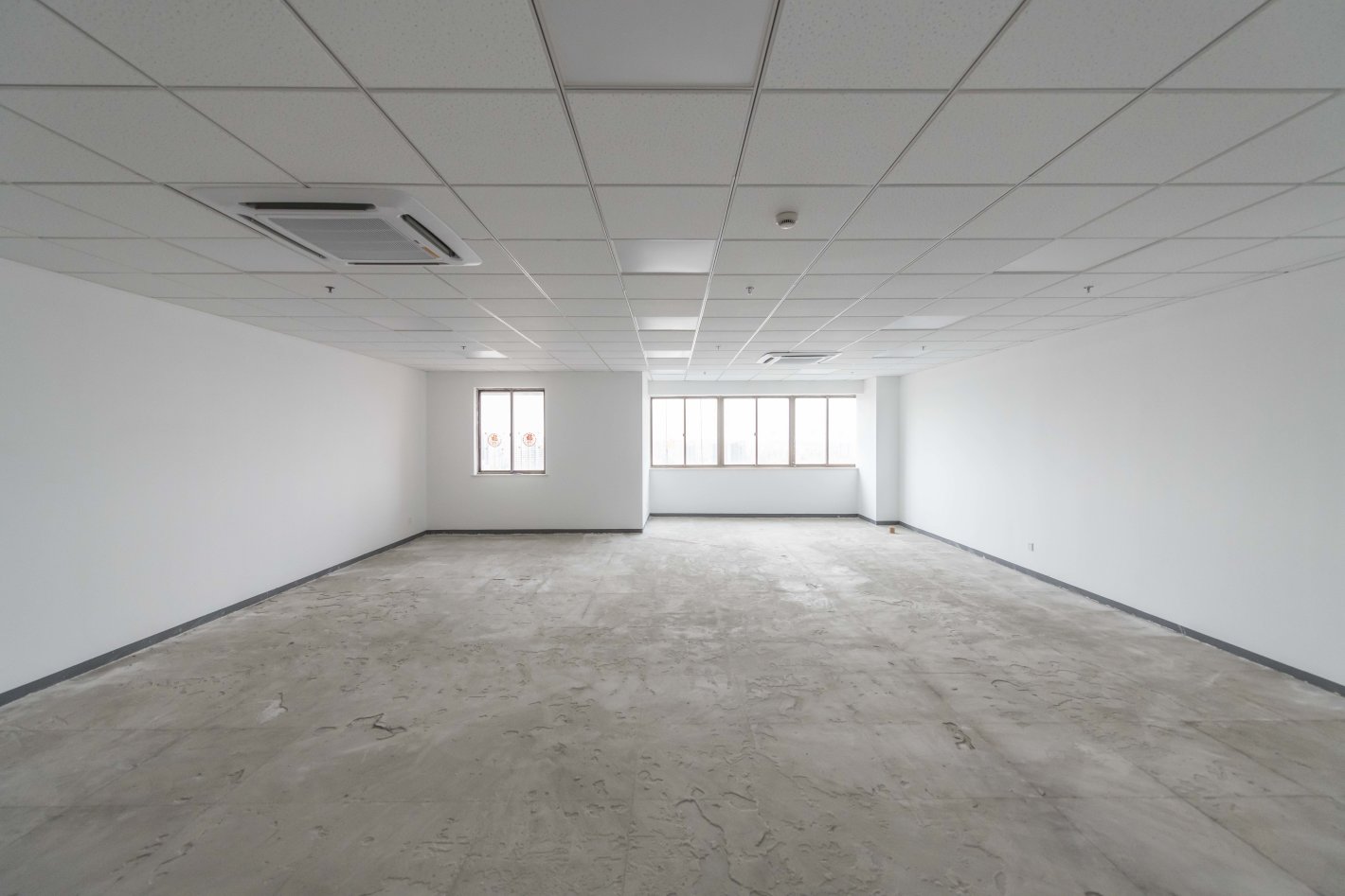 强生大厦289平米办公室出租-租金价格5.58元/m²/天