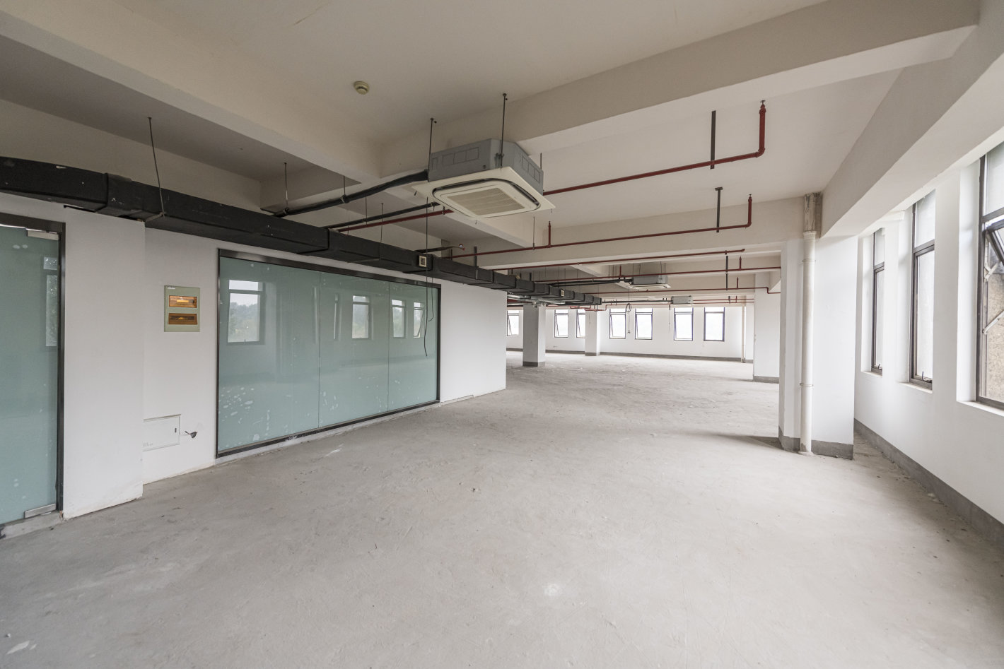 扬子江国际企业广场长宁 扬子江国际企业广场 698平米 毛坯