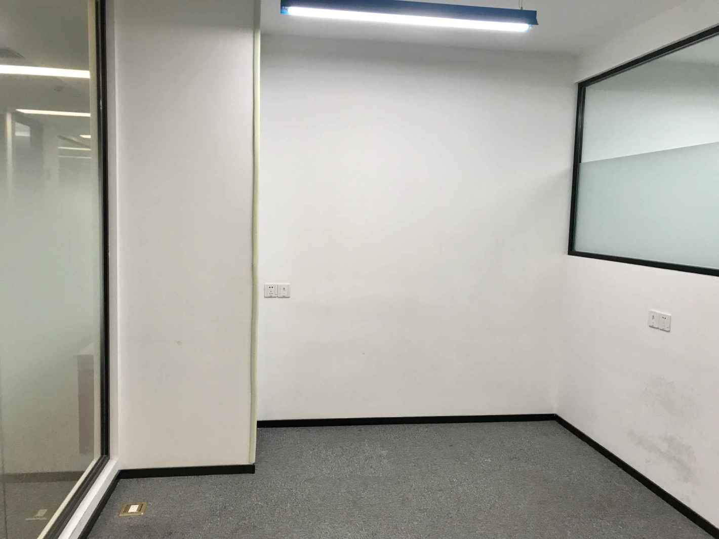 新漕河泾国际商务中心徐汇 新漕河泾国际商务中心 81平米 中等装修