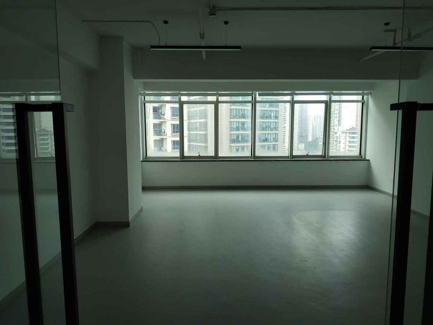 长久商务中心106平米办公室出租-租金价格3.95元/m²/天